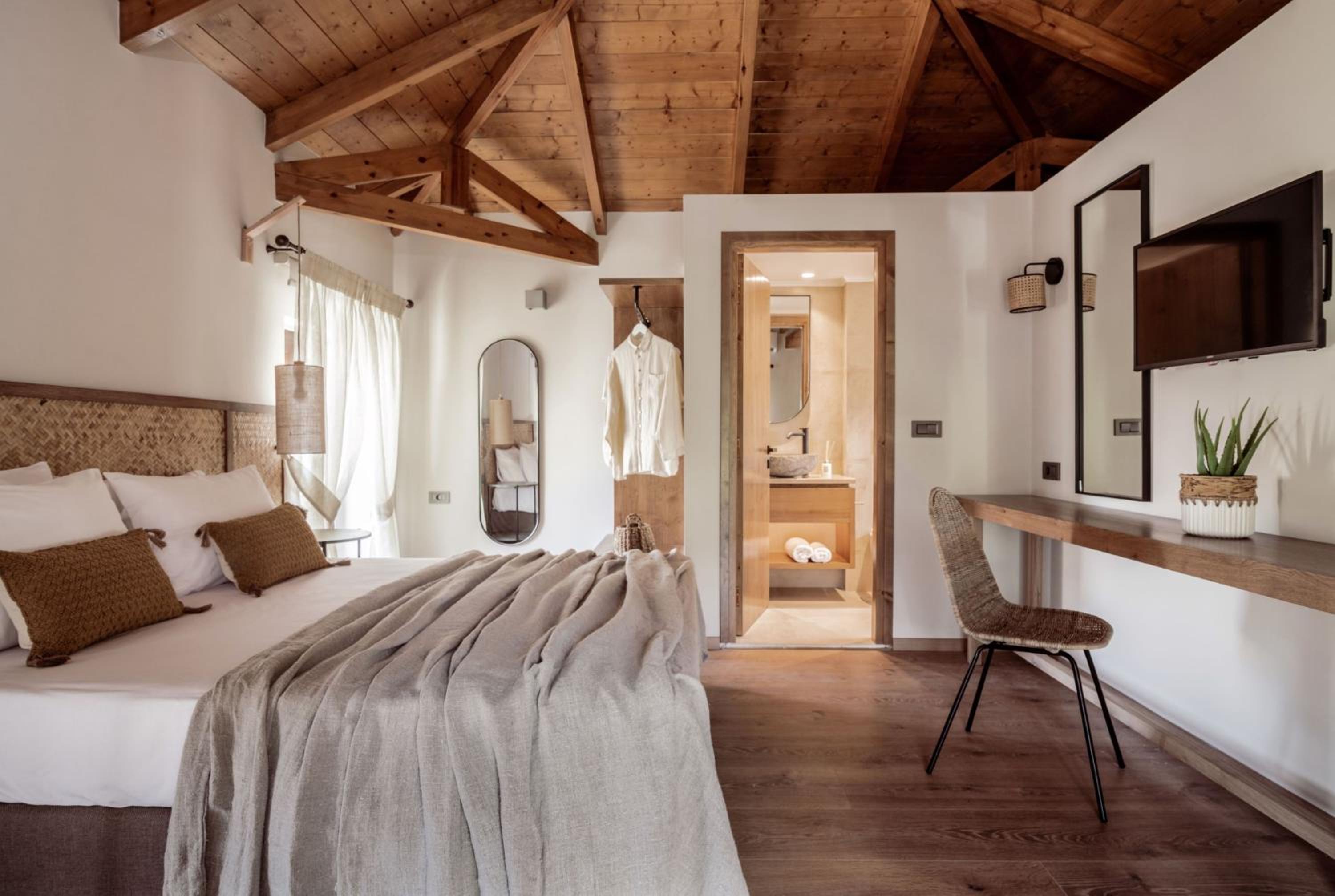 Villa Frontale - Restored Villa with Pool Perfect for 6 Nestled Next to a Traditional Olive Mill and Local Farms Offering Authentic Hospitality and Organic