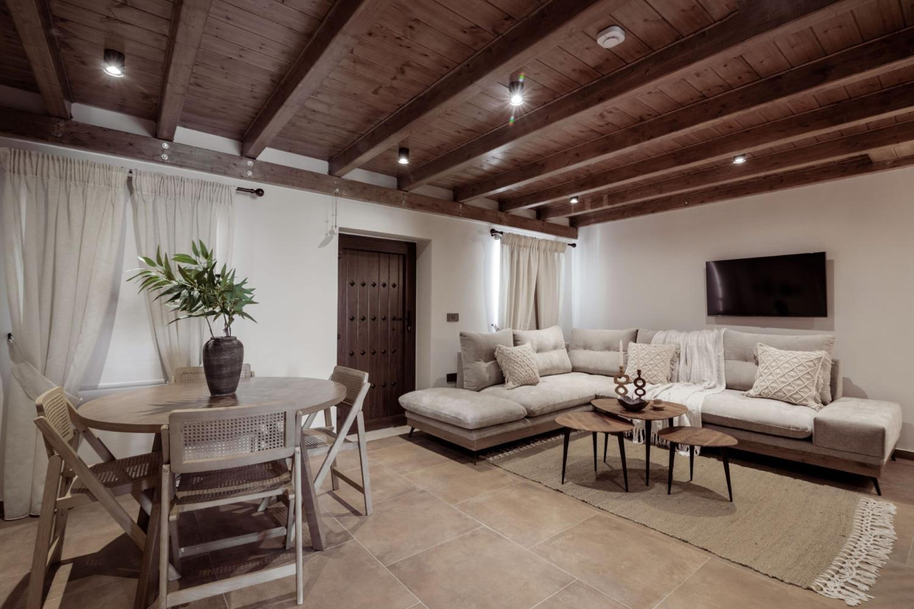 Villa Frontale - Restored Villa with Pool Perfect for 6 Nestled Next to a Traditional Olive Mill and Local Farms Offering Authentic Hospitality and Organic