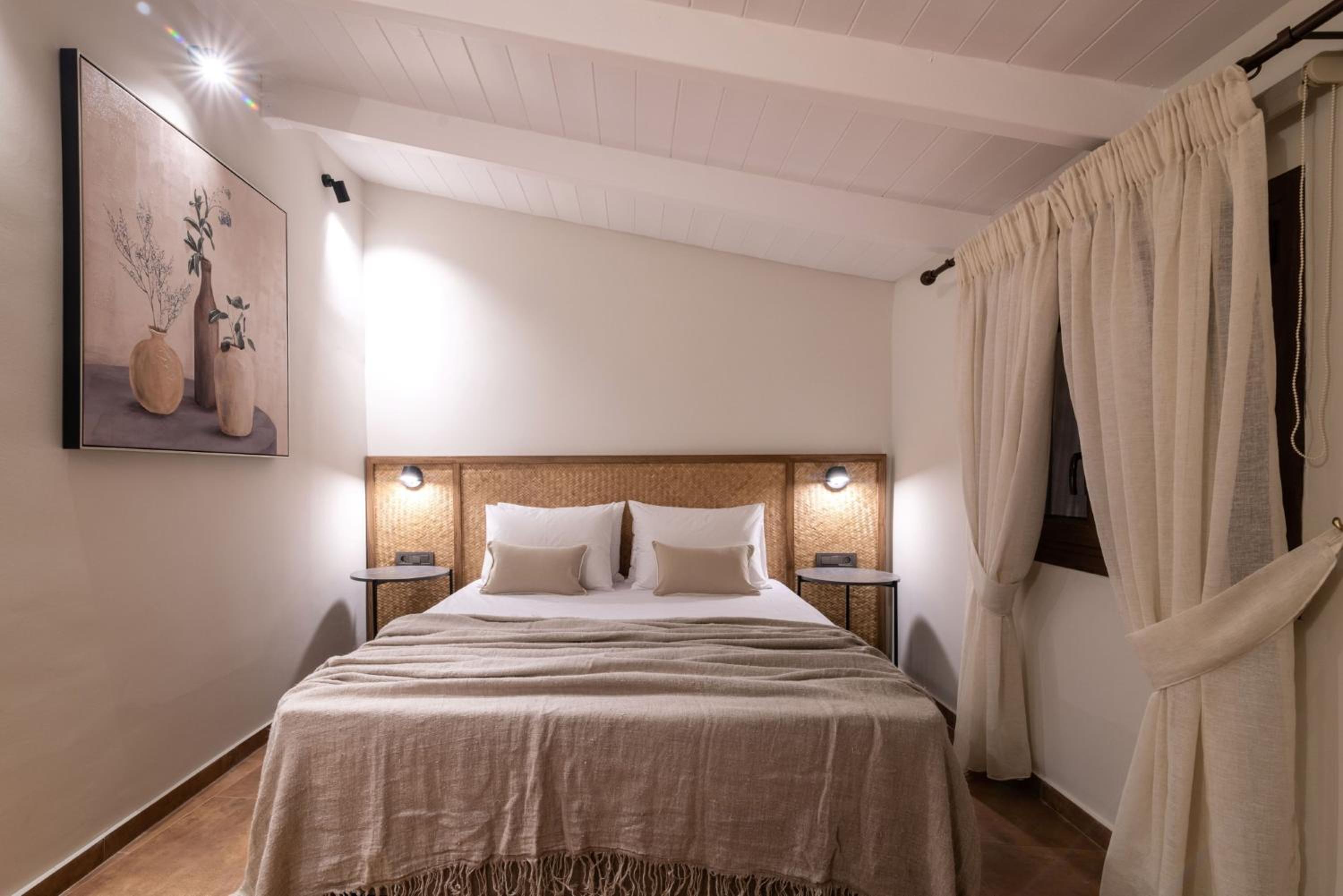 Villa Frontale - Restored Villa with Pool Perfect for 6 Nestled Next to a Traditional Olive Mill and Local Farms Offering Authentic Hospitality and Organic