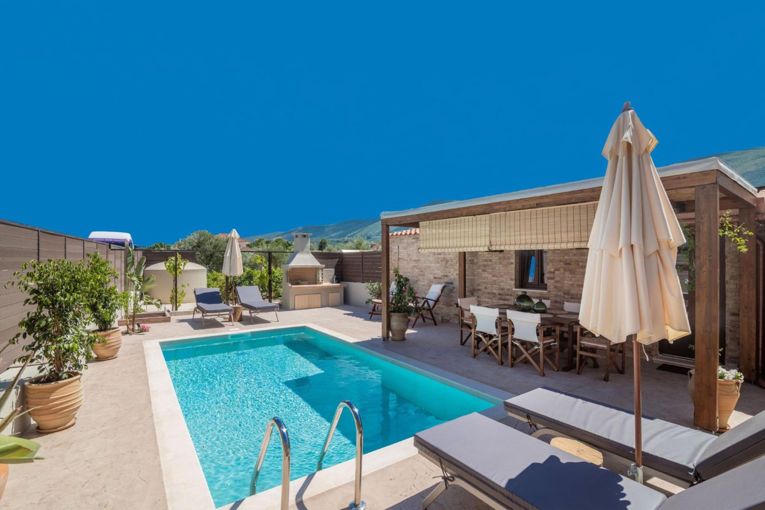 Villa Frontale - Restored Villa with Pool Perfect for 6 Nestled Next to a Traditional Olive Mill and Local Farms Offering Authentic Hospitality and Organic