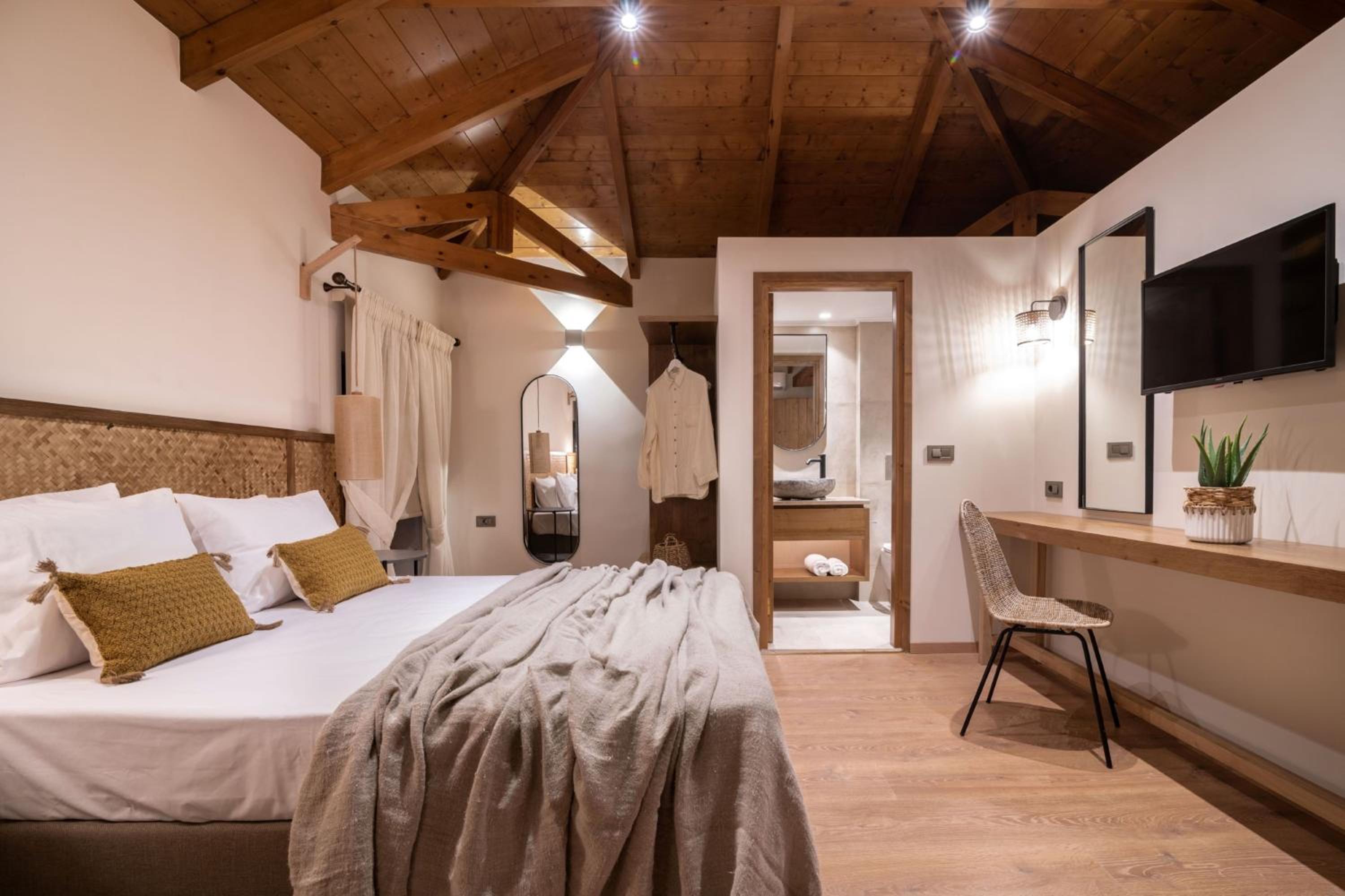 Villa Frontale - Restored Villa with Pool Perfect for 6 Nestled Next to a Traditional Olive Mill and Local Farms Offering Authentic Hospitality and Organic