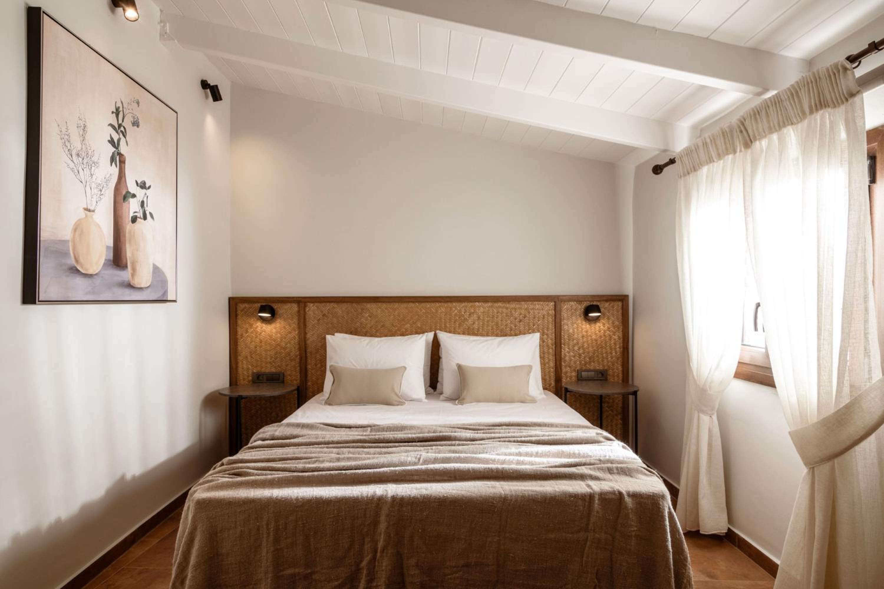 Villa Frontale - Restored Villa with Pool Perfect for 6 Nestled Next to a Traditional Olive Mill and Local Farms Offering Authentic Hospitality and Organic