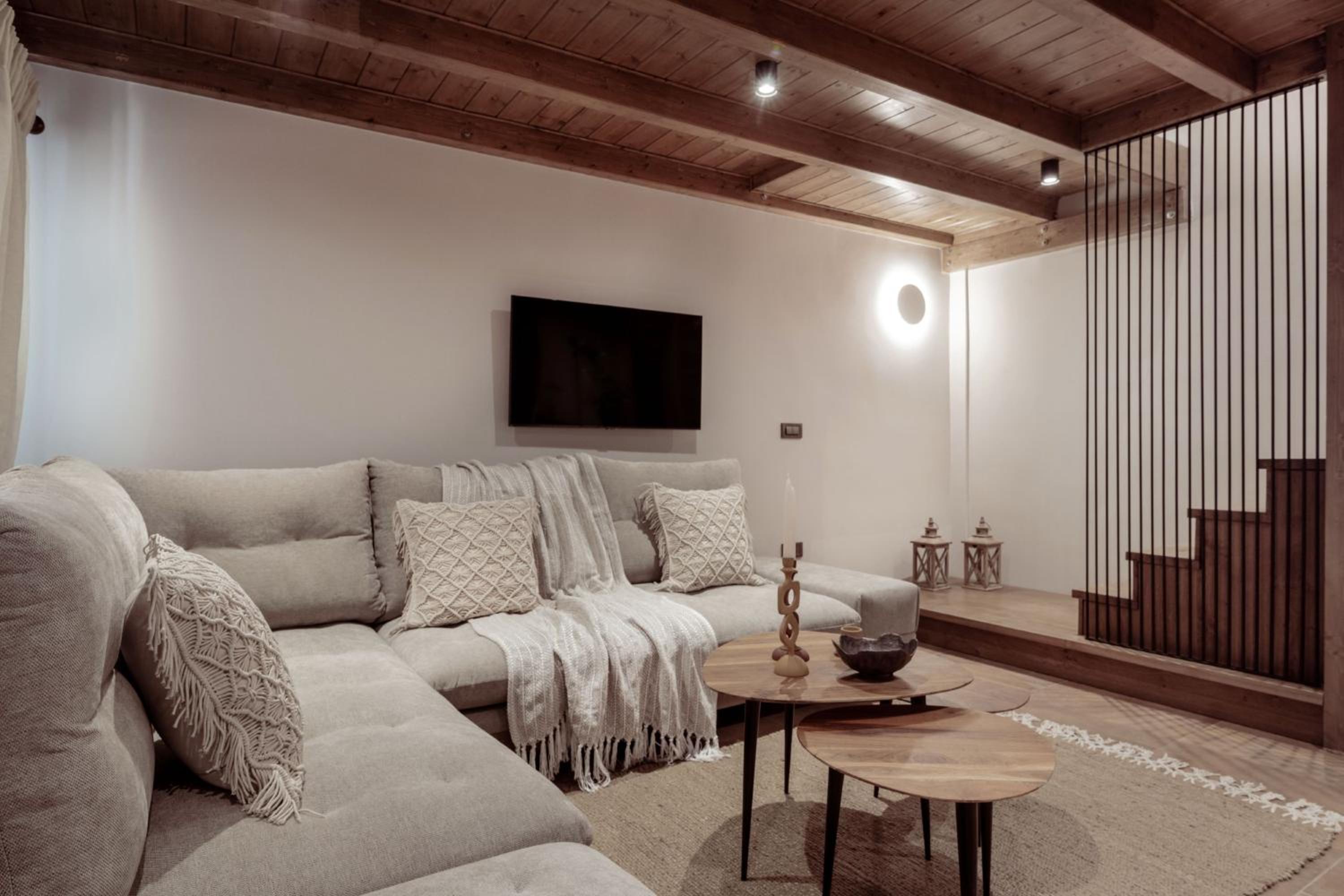 Villa Frontale - Restored Villa with Pool Perfect for 6 Nestled Next to a Traditional Olive Mill and Local Farms Offering Authentic Hospitality and Organic