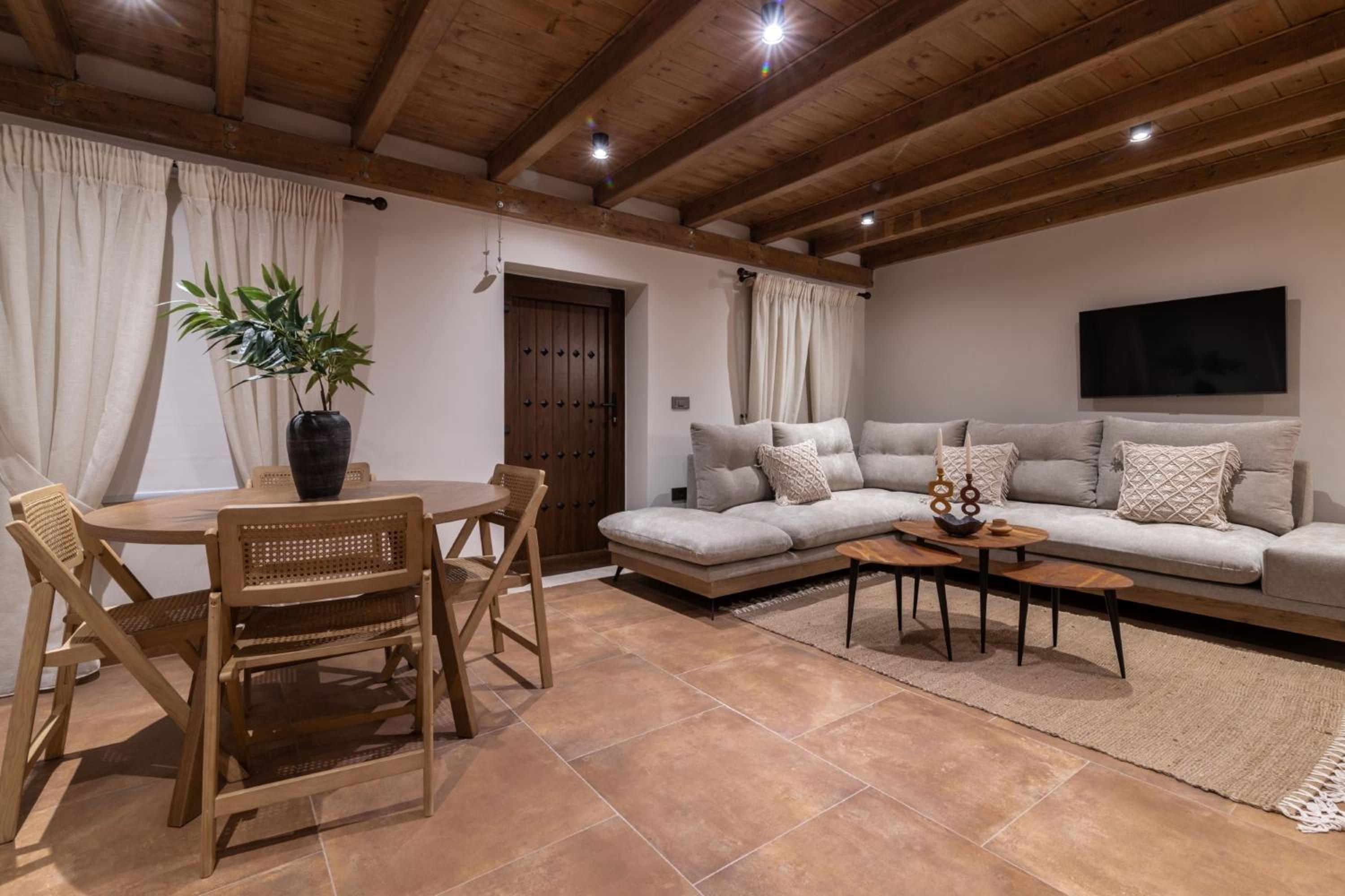 Villa Frontale - Restored Villa with Pool Perfect for 6 Nestled Next to a Traditional Olive Mill and Local Farms Offering Authentic Hospitality and Organic