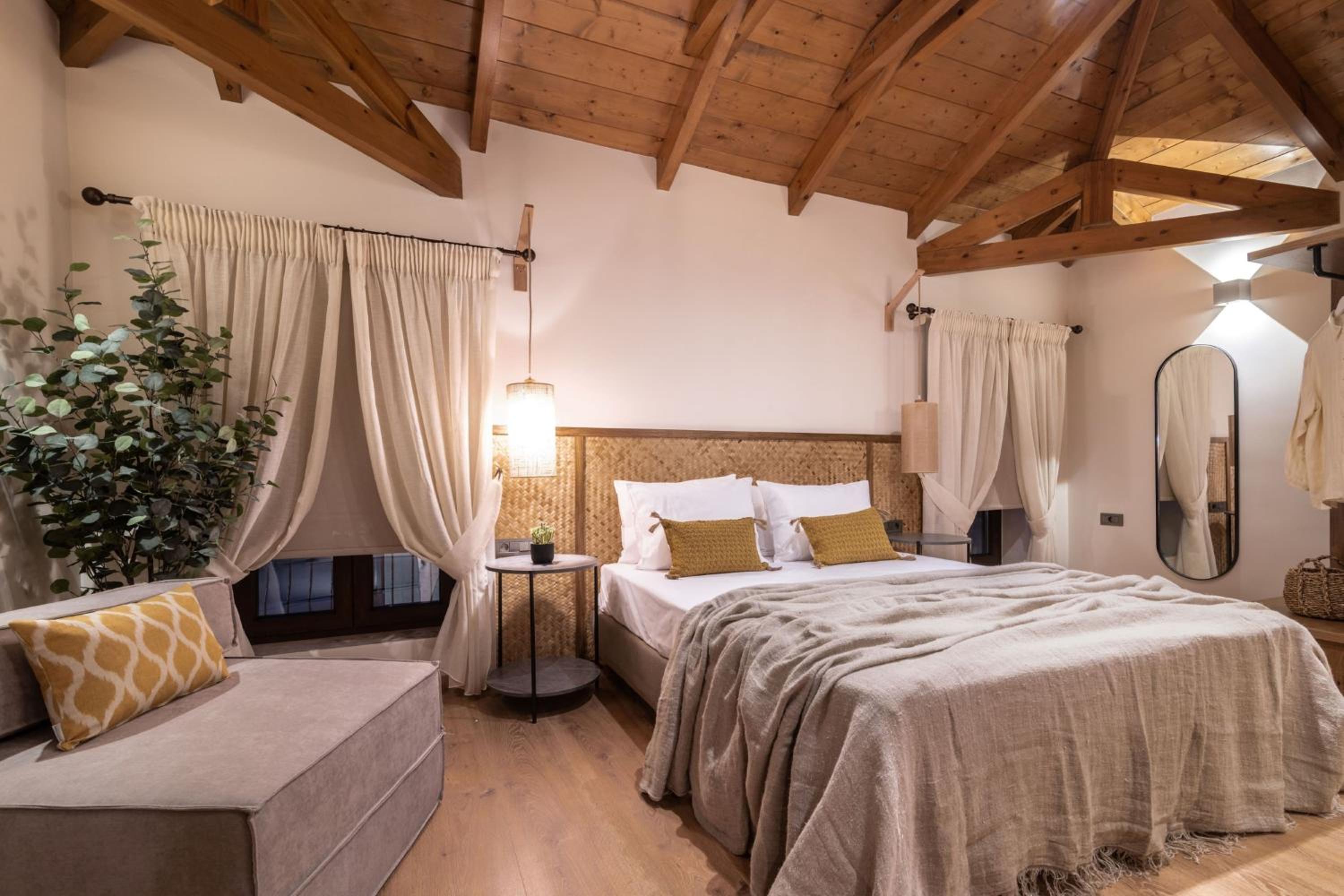 Villa Frontale - Restored Villa with Pool Perfect for 6 Nestled Next to a Traditional Olive Mill and Local Farms Offering Authentic Hospitality and Organic
