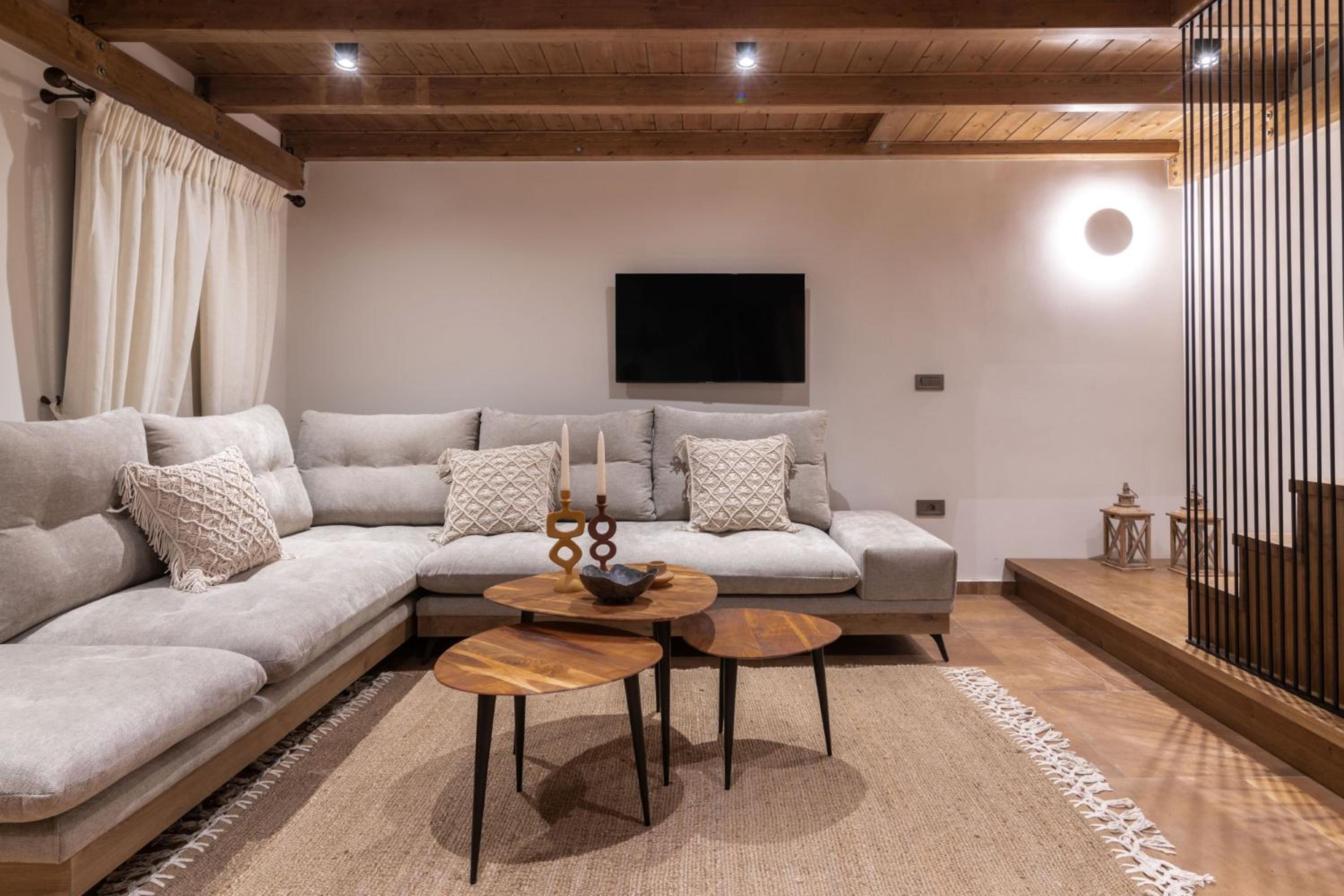 Villa Frontale - Restored Villa with Pool Perfect for 6 Nestled Next to a Traditional Olive Mill and Local Farms Offering Authentic Hospitality and Organic
