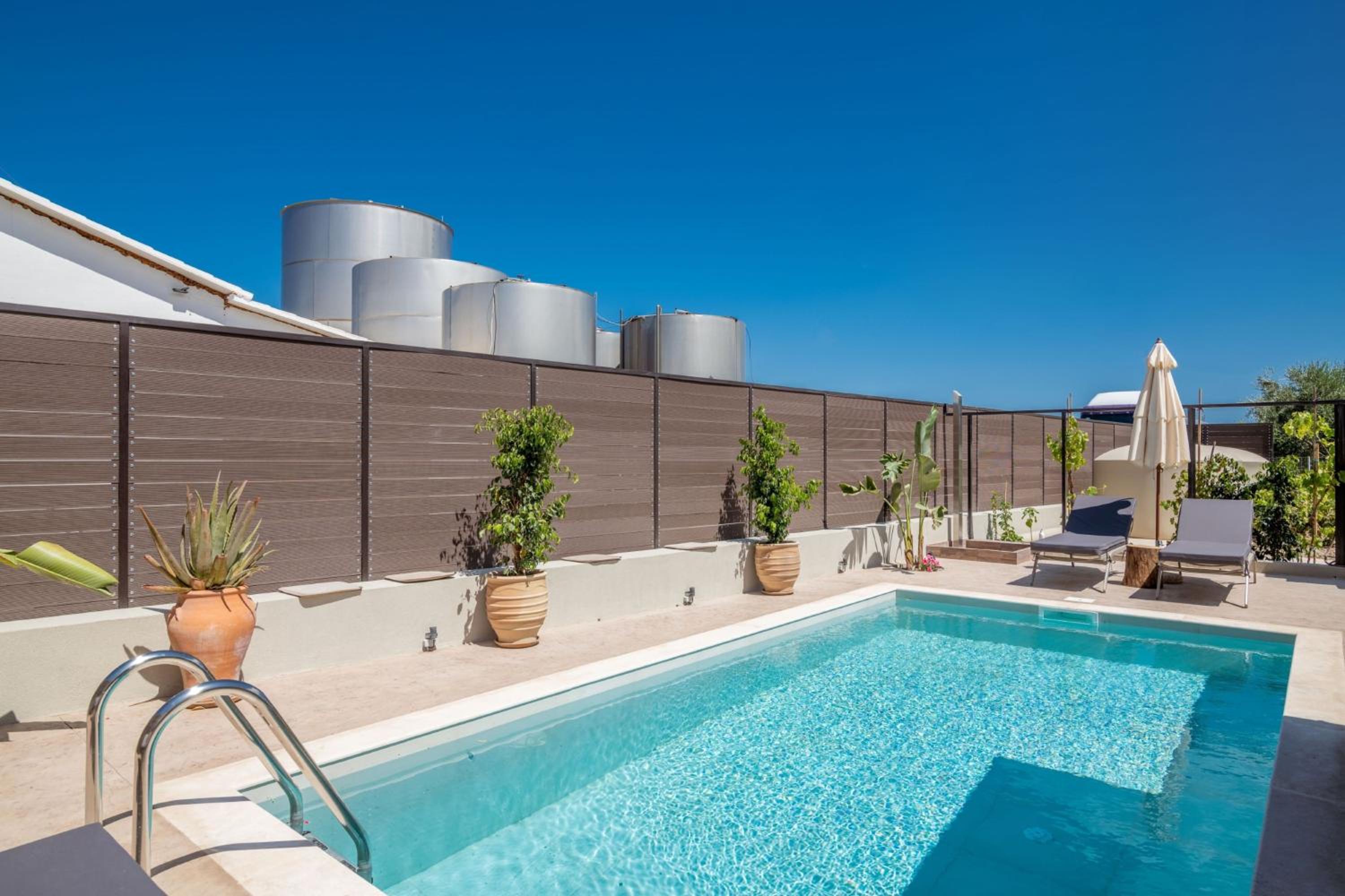 Villa Frontale - Restored Villa with Pool Perfect for 6 Nestled Next to a Traditional Olive Mill and Local Farms Offering Authentic Hospitality and Organic
