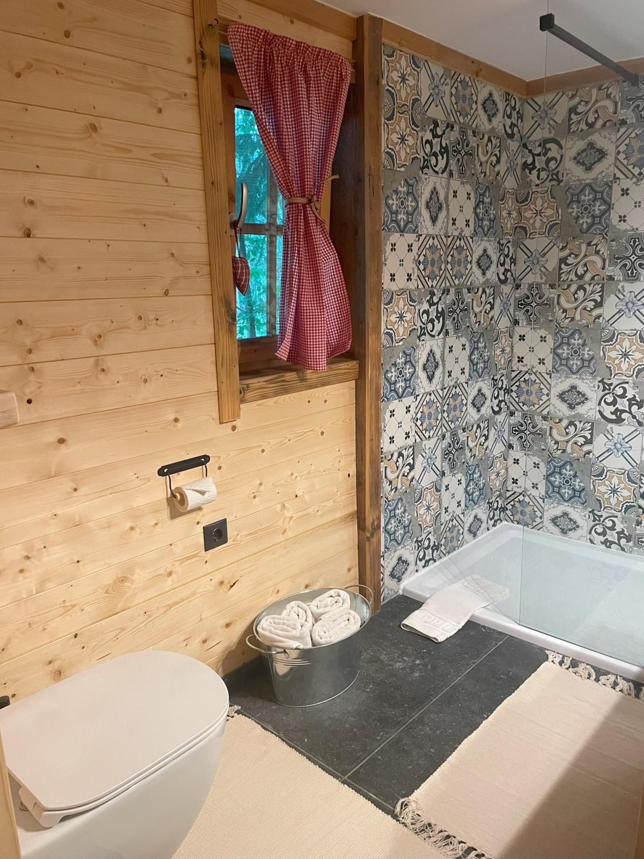 Cosy Mary Chalet view 4