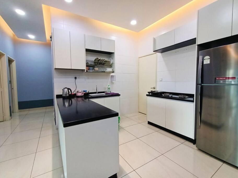 Johor Bahru Luxury Pinnacle Tower 3 Bed 2 Bath