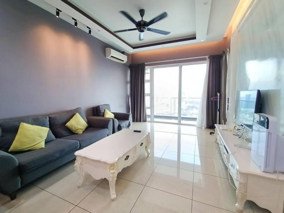 Johor Bahru Luxury Pinnacle Tower 3 Bed 2 Bath
