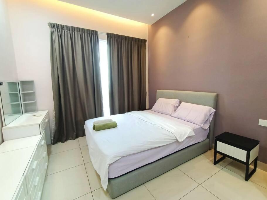 Johor Bahru Luxury Pinnacle Tower 3 Bed 2 Bath