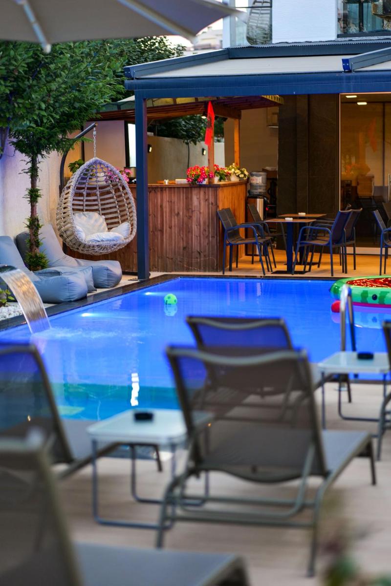 Duka's Hotel 89