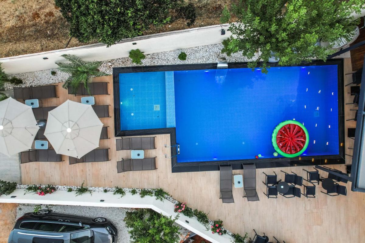 Duka's Hotel 75