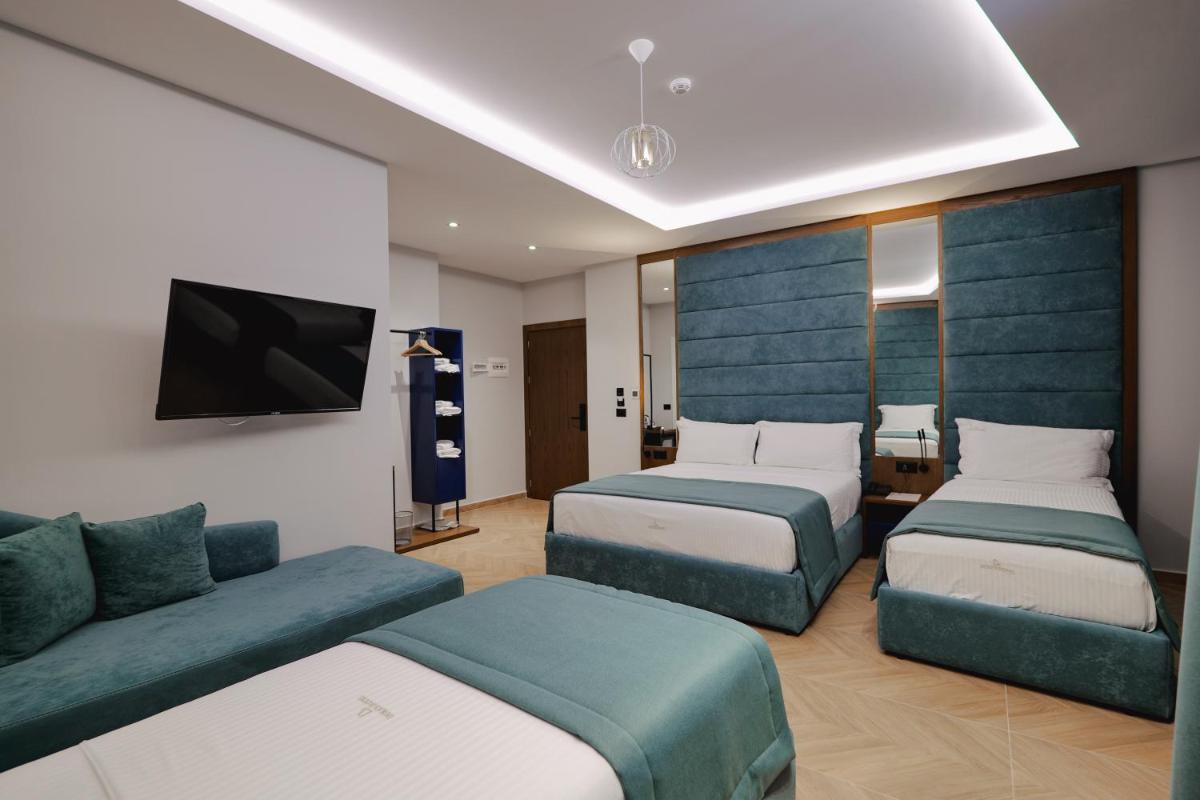 Duka's Hotel 41