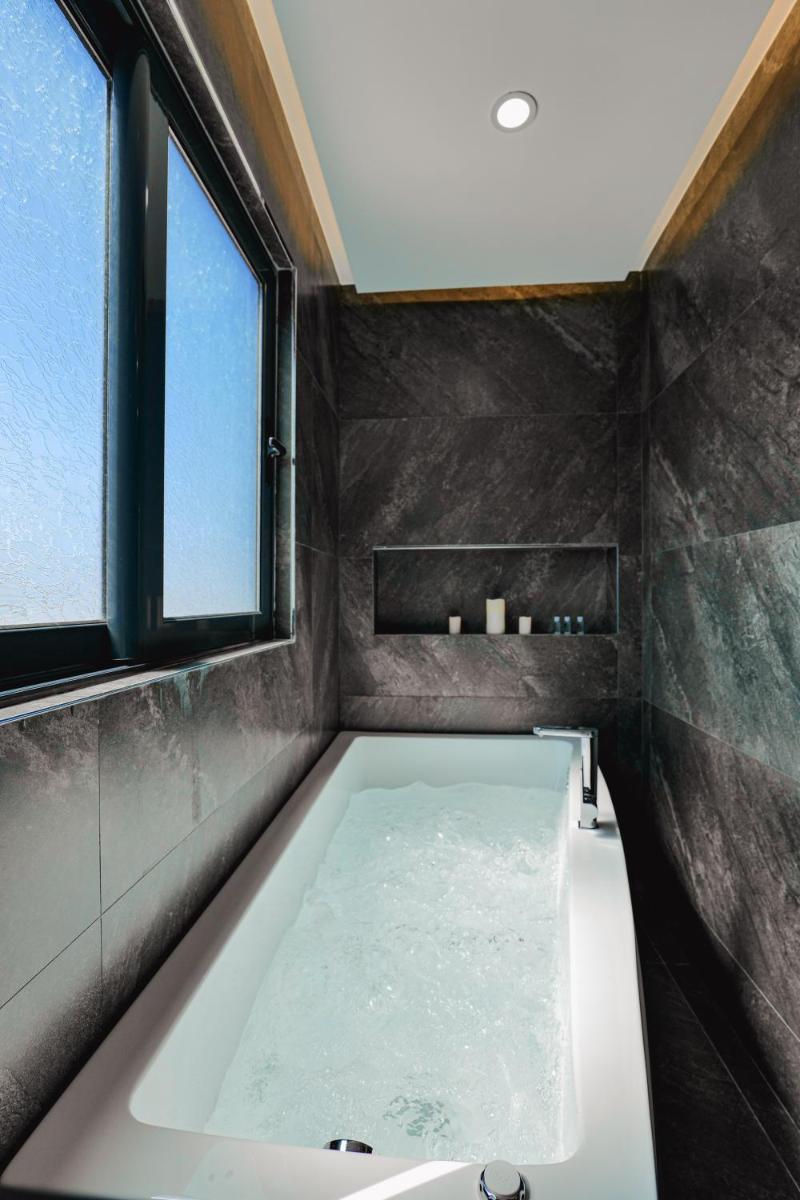 Duka's Hotel 79