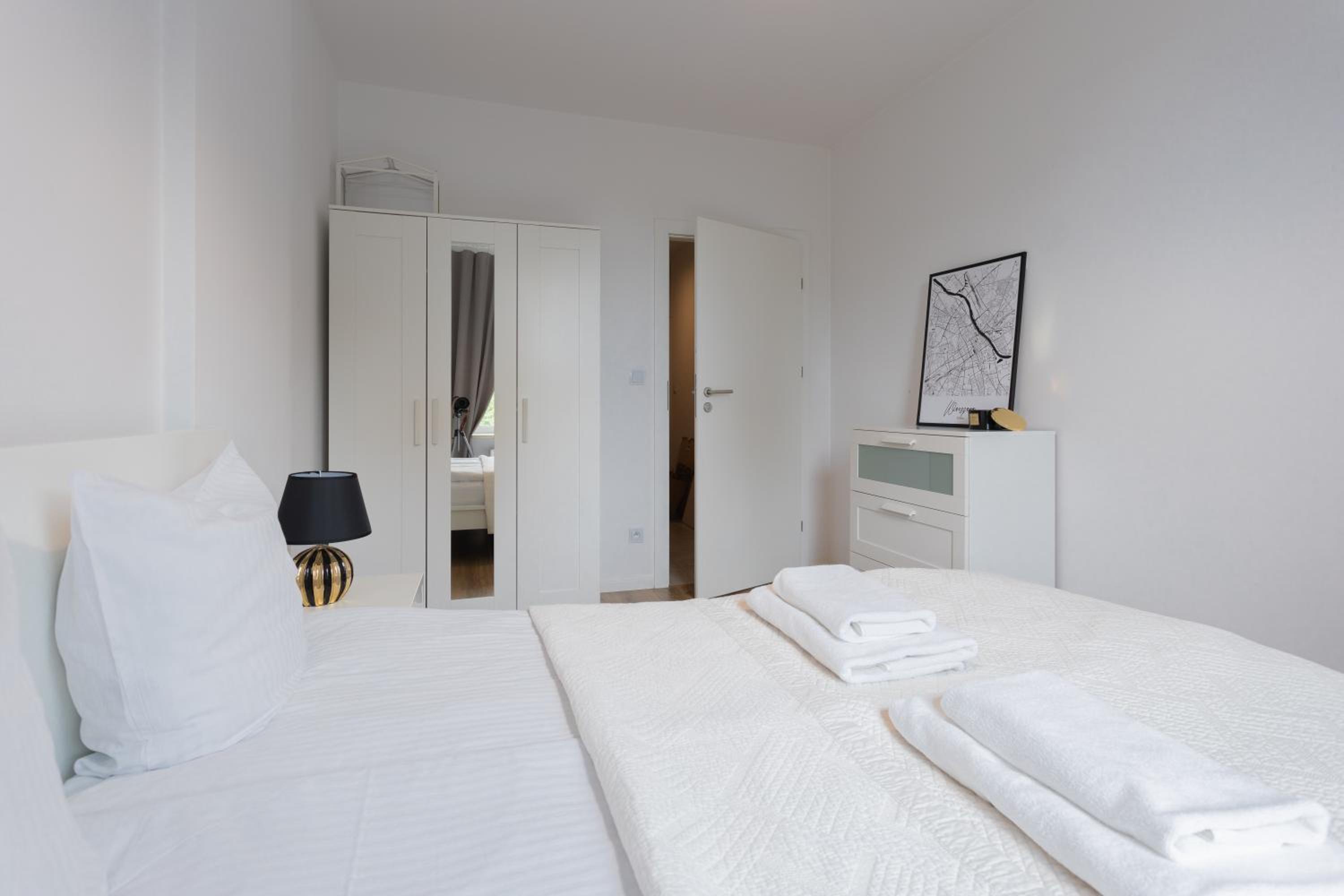 Golden Apartments Warsaw - Stylish & Sunny - Pereca Residence, City Center