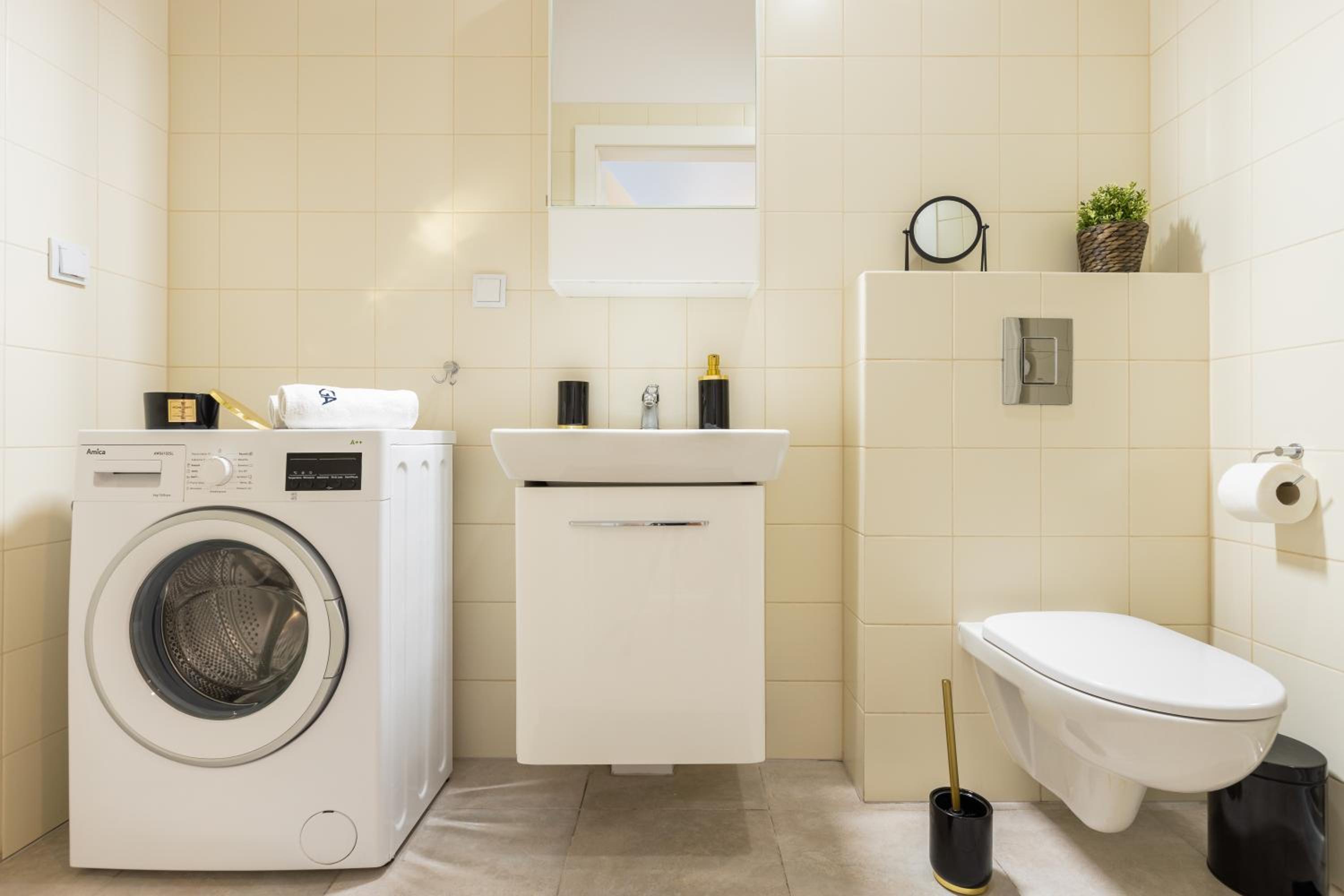 Golden Apartments Warsaw - Stylish & Sunny - Pereca Residence, City Center