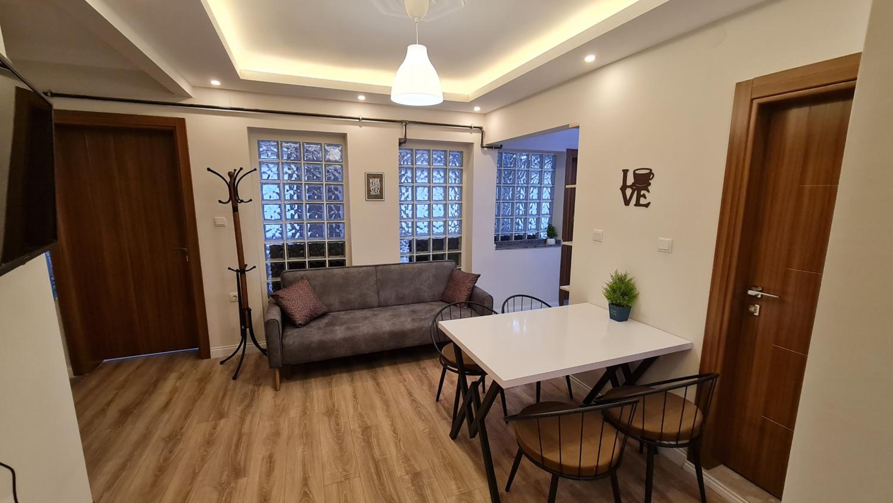 Cozy Spacious near Green Mosque view 5