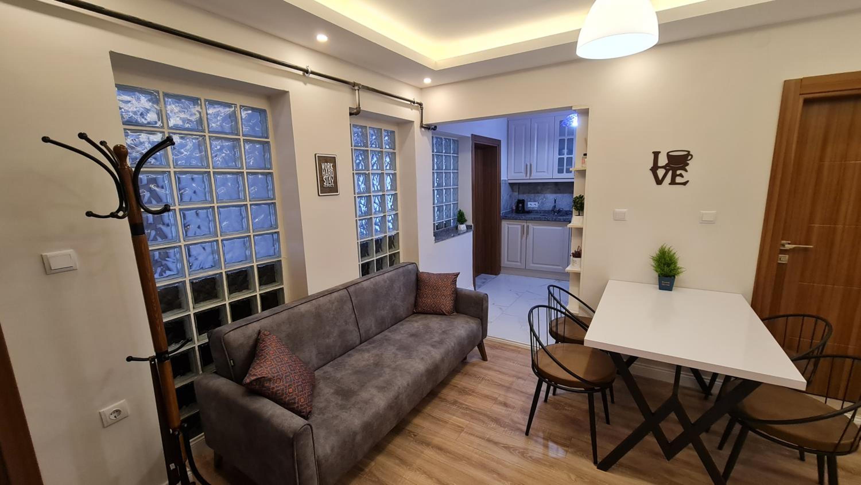 Cozy Spacious near Green Mosque view 4