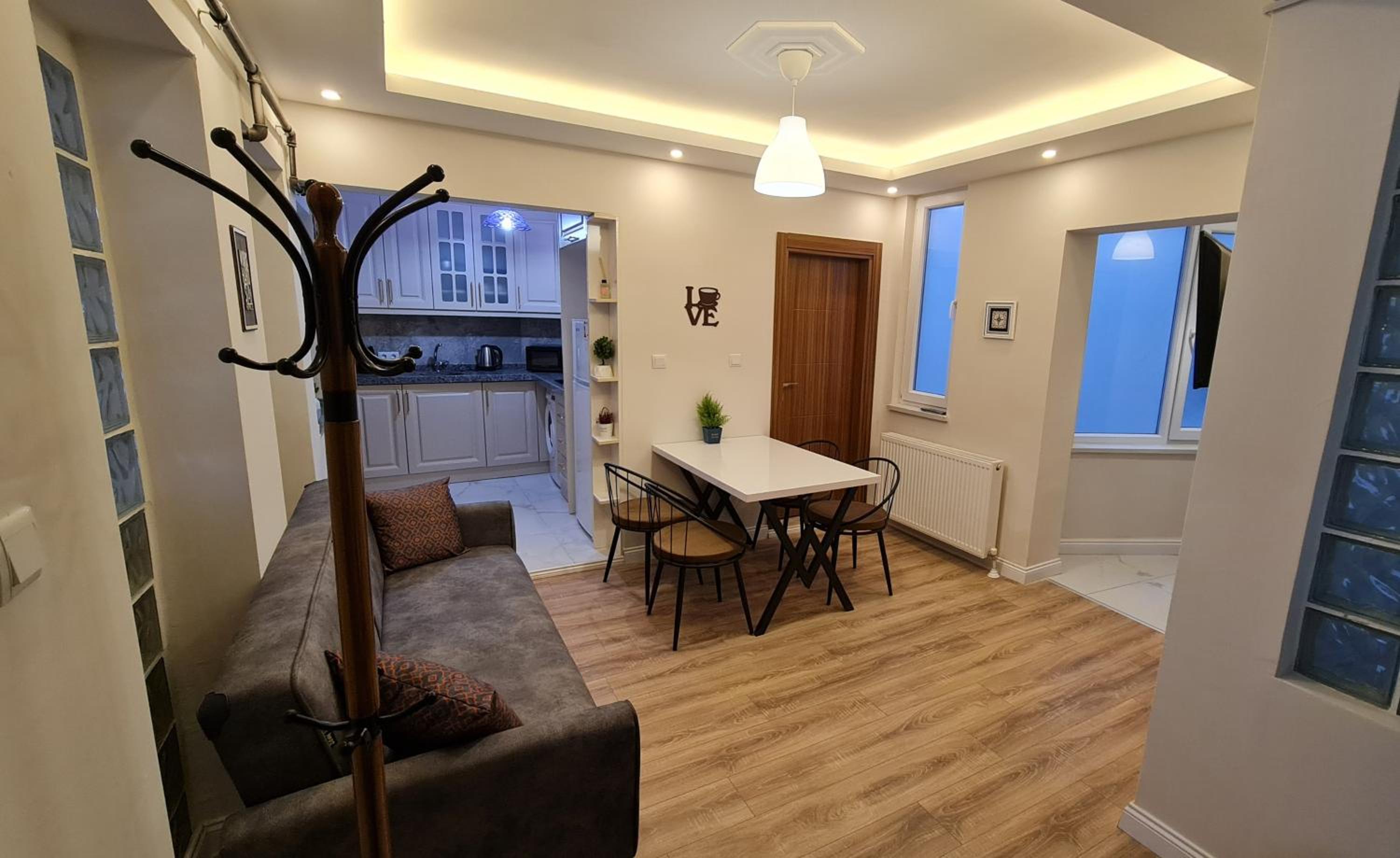 Cozy Spacious near Green Mosque view 3