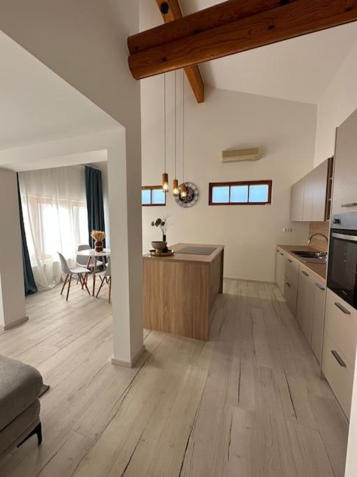 Honka's retreat - wooden beauty view 3