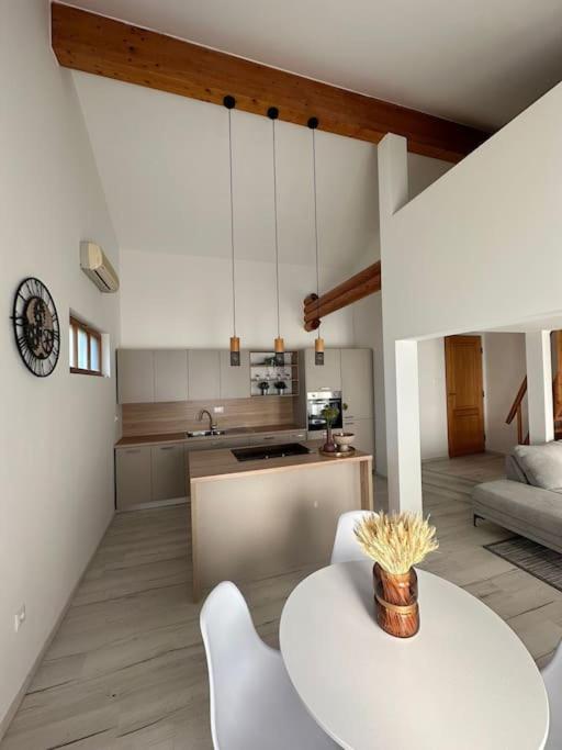 Honka's retreat - wooden beauty view 4