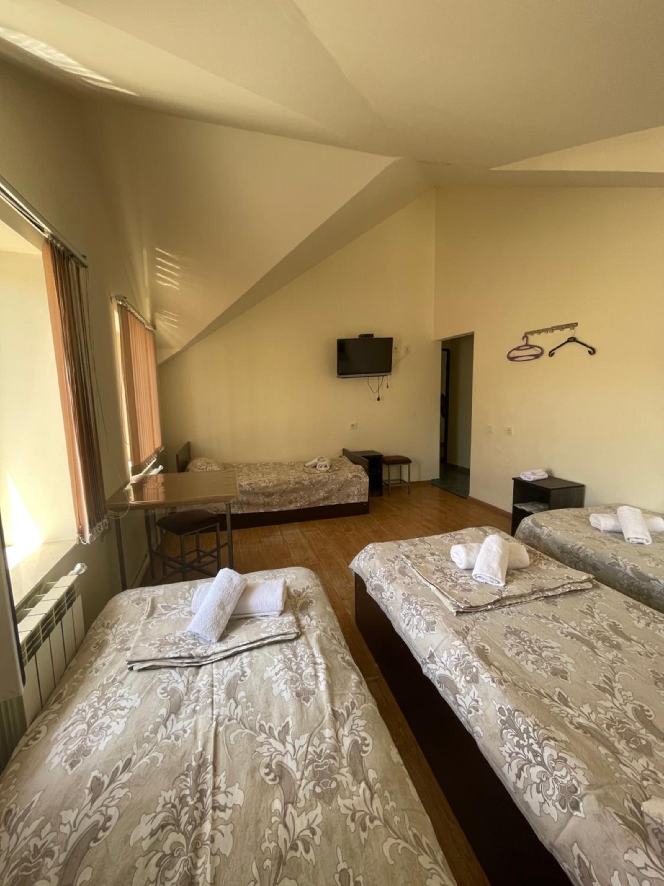 Noragyugh Guest House