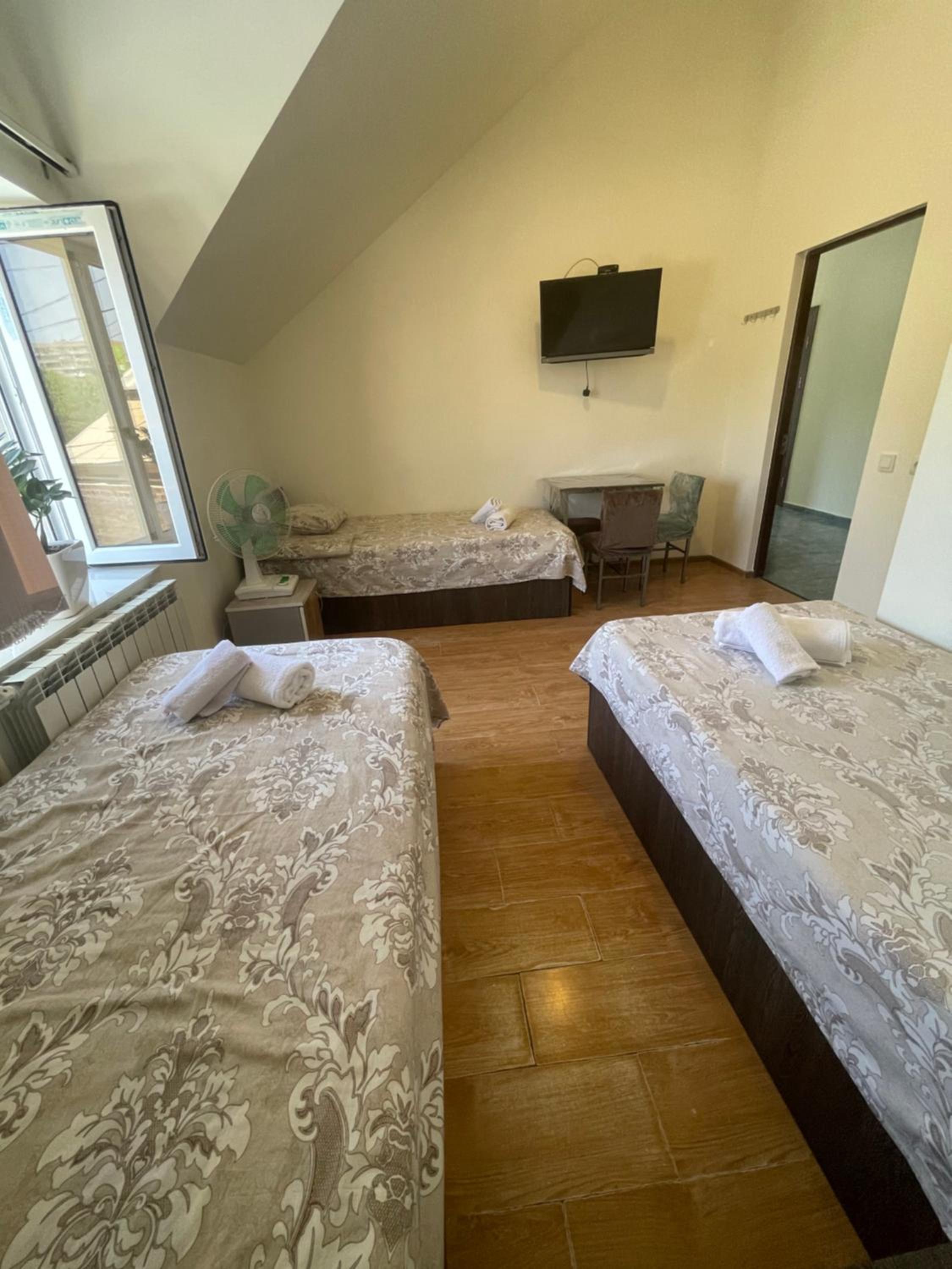 Noragyugh Guest House