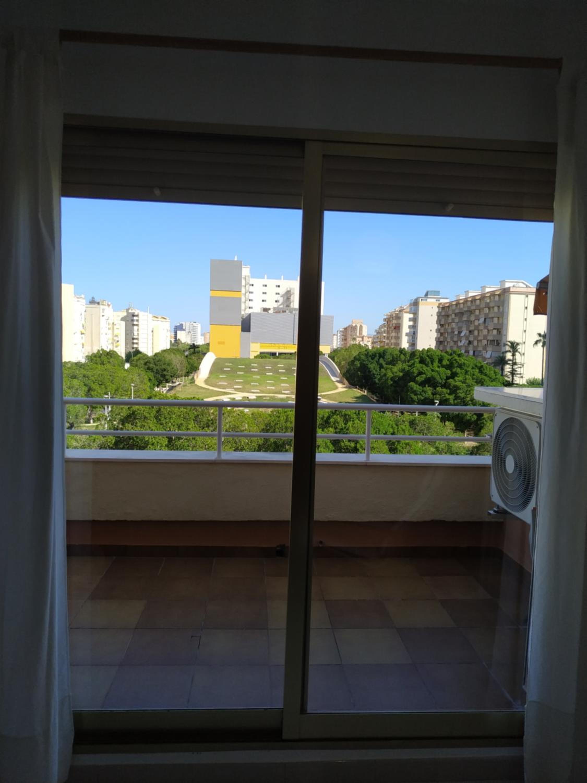 Apartamento en Playa de Gandia con piscina