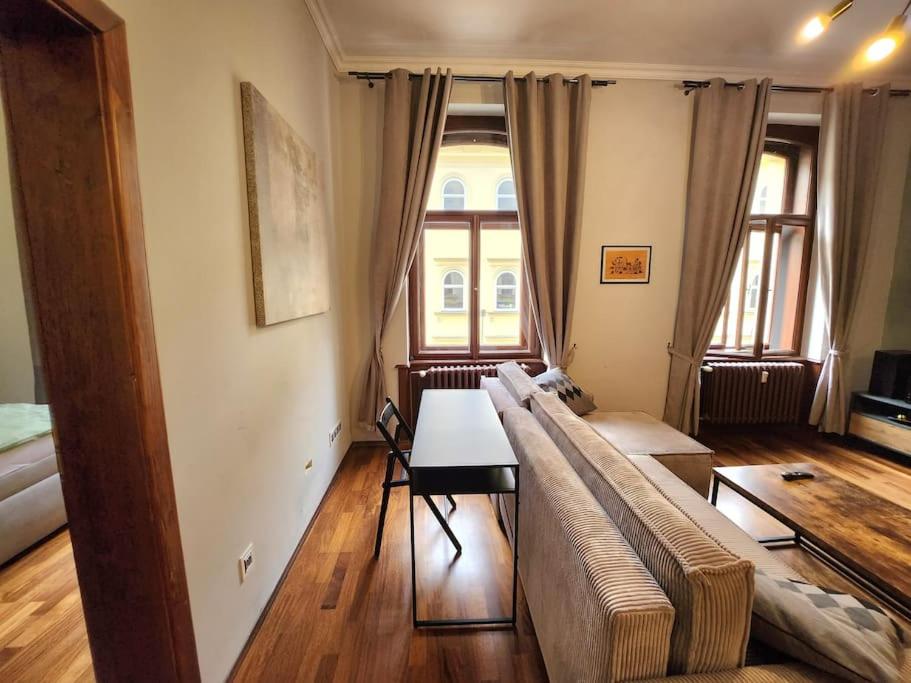 SMÍCHOV Riverfront Apartment Prague 5, Near Anděl