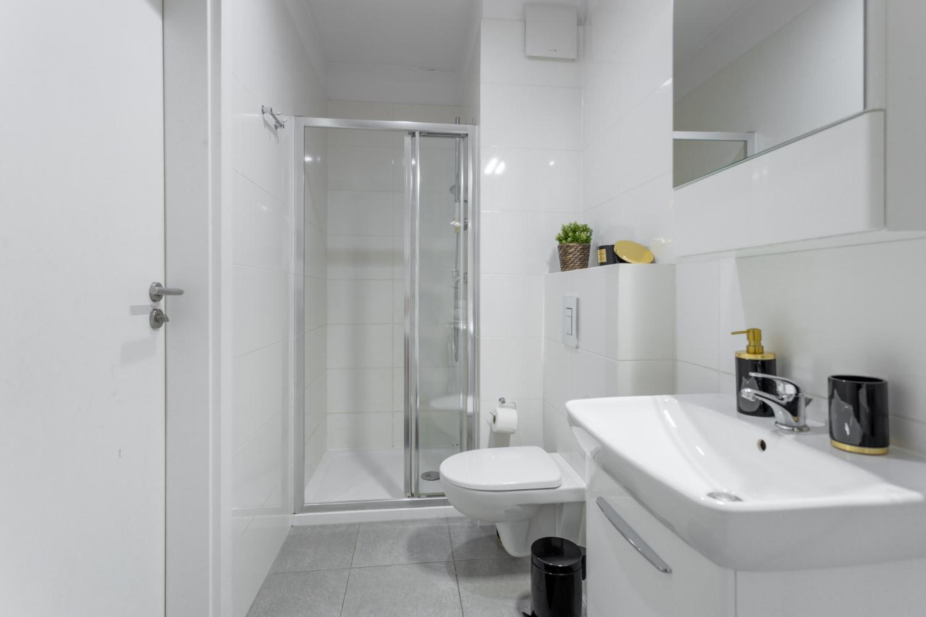 Golden Apartments Warsaw - Stylish & Sunny - Pereca Residence, City Center