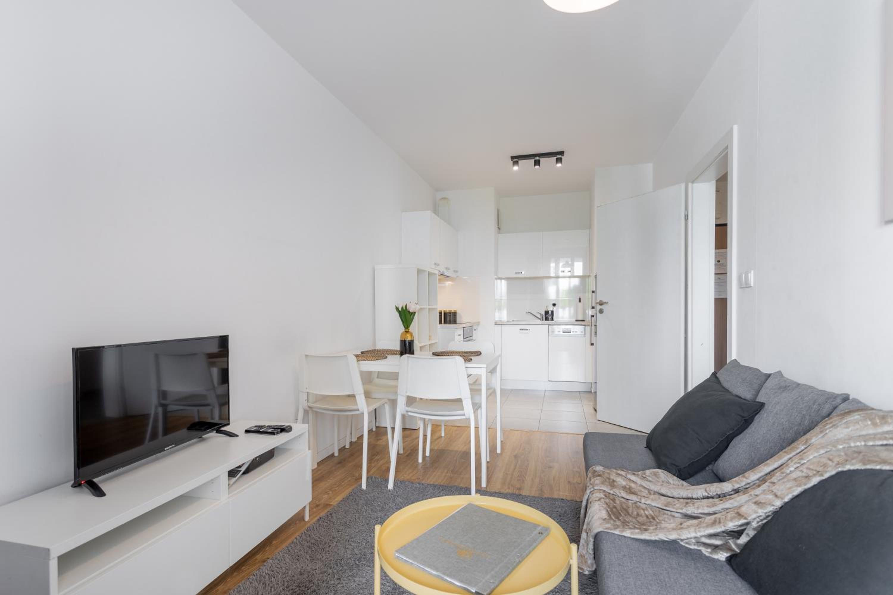 Golden Apartments Warsaw - Stylish & Sunny - Pereca Residence, City Center