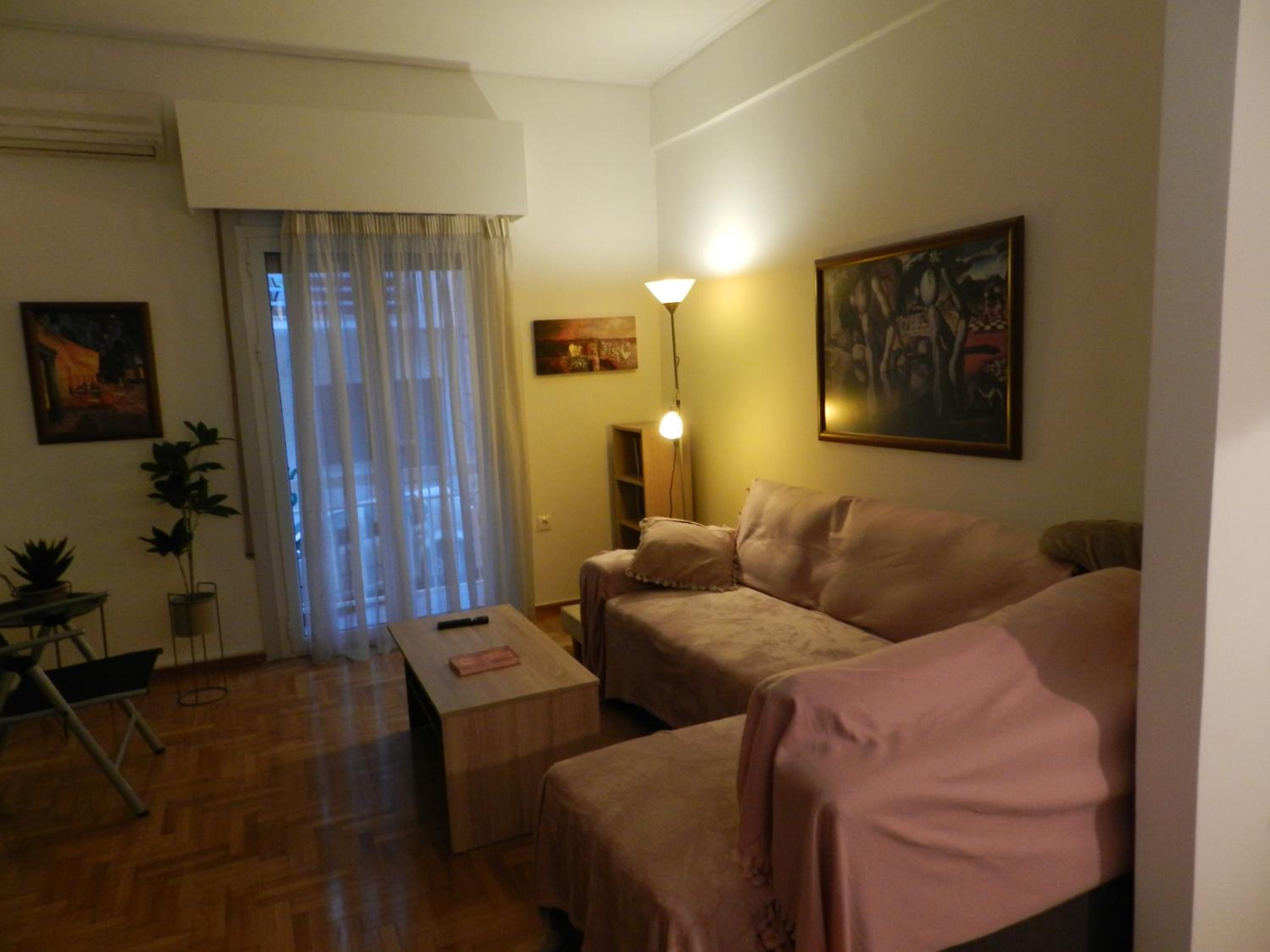 Vasia's cosy apartment in Athens, 