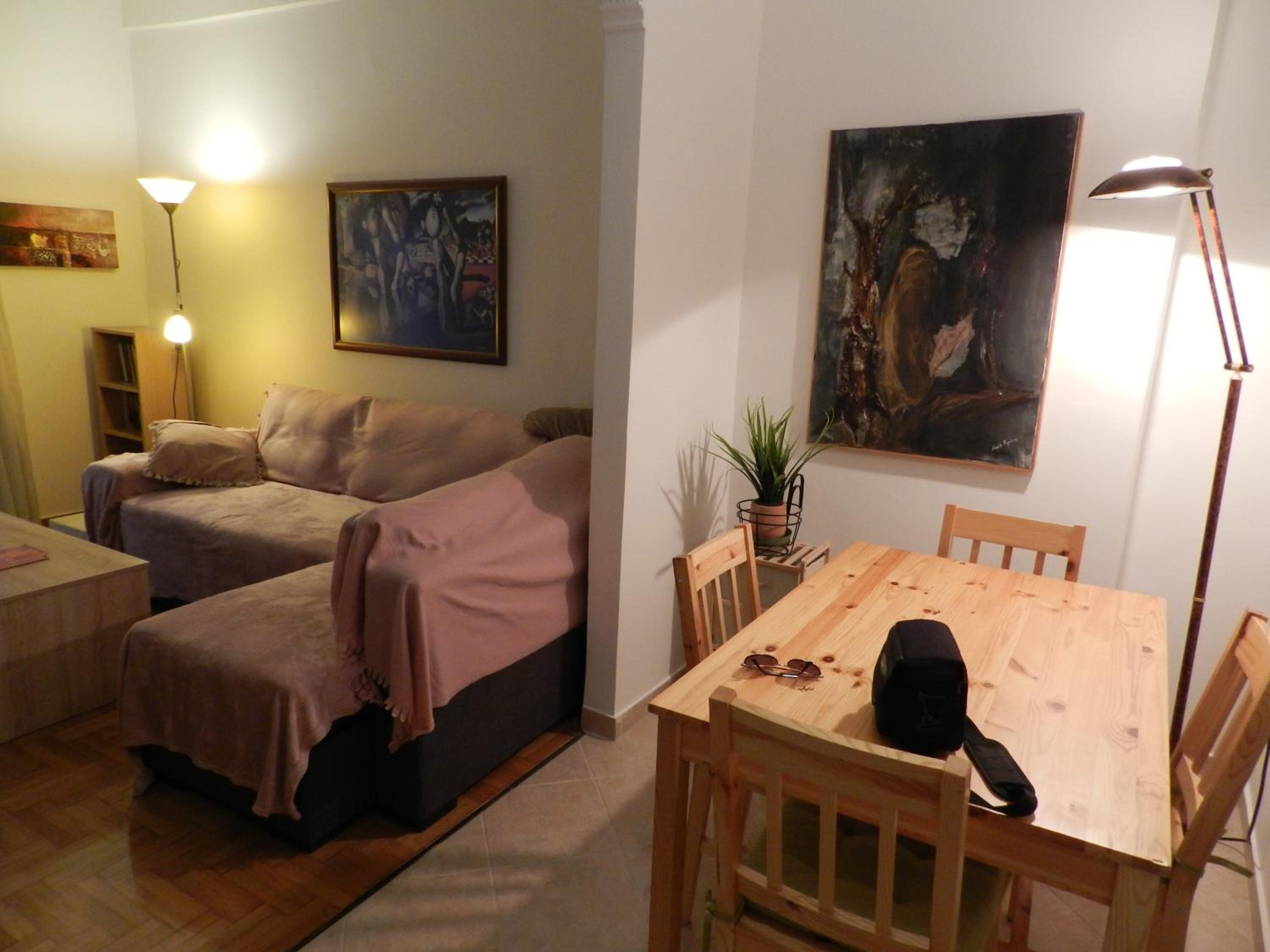 Vasia's cosy apartment in Athens, 