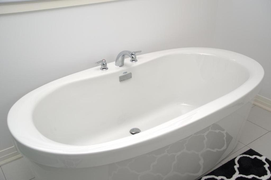 PARADISE VILLa Bowmanville