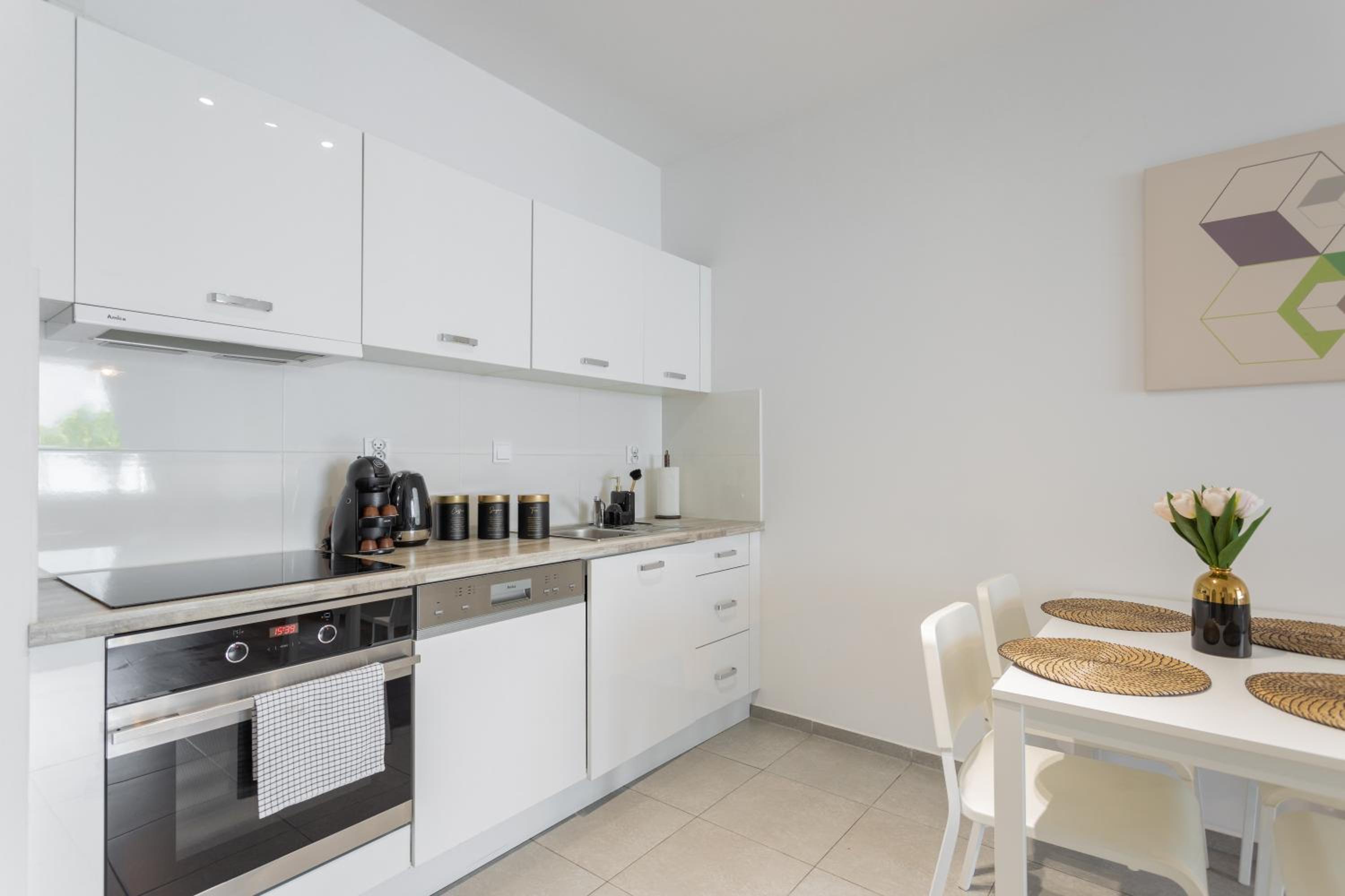 Golden Apartments Warsaw - Stylish & Sunny - Pereca Residence, City Center