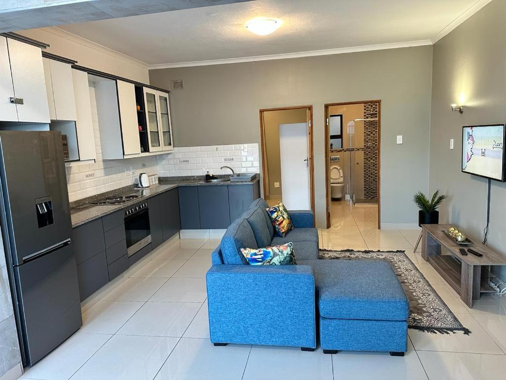 St Ives beach access apartment