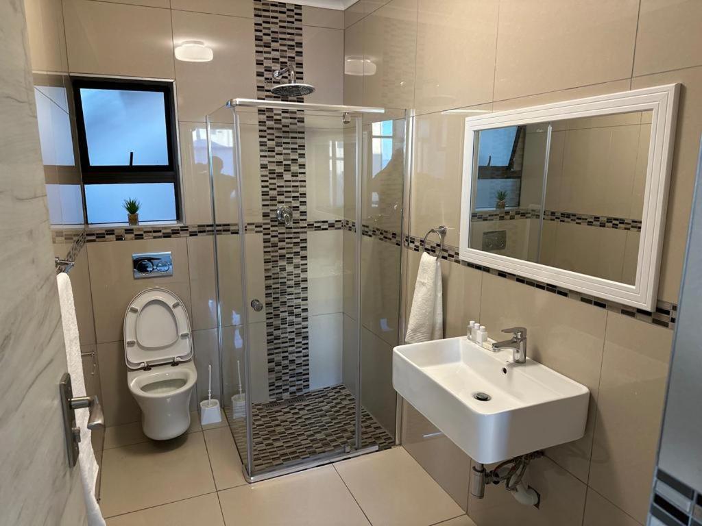 St Ives beach access apartment