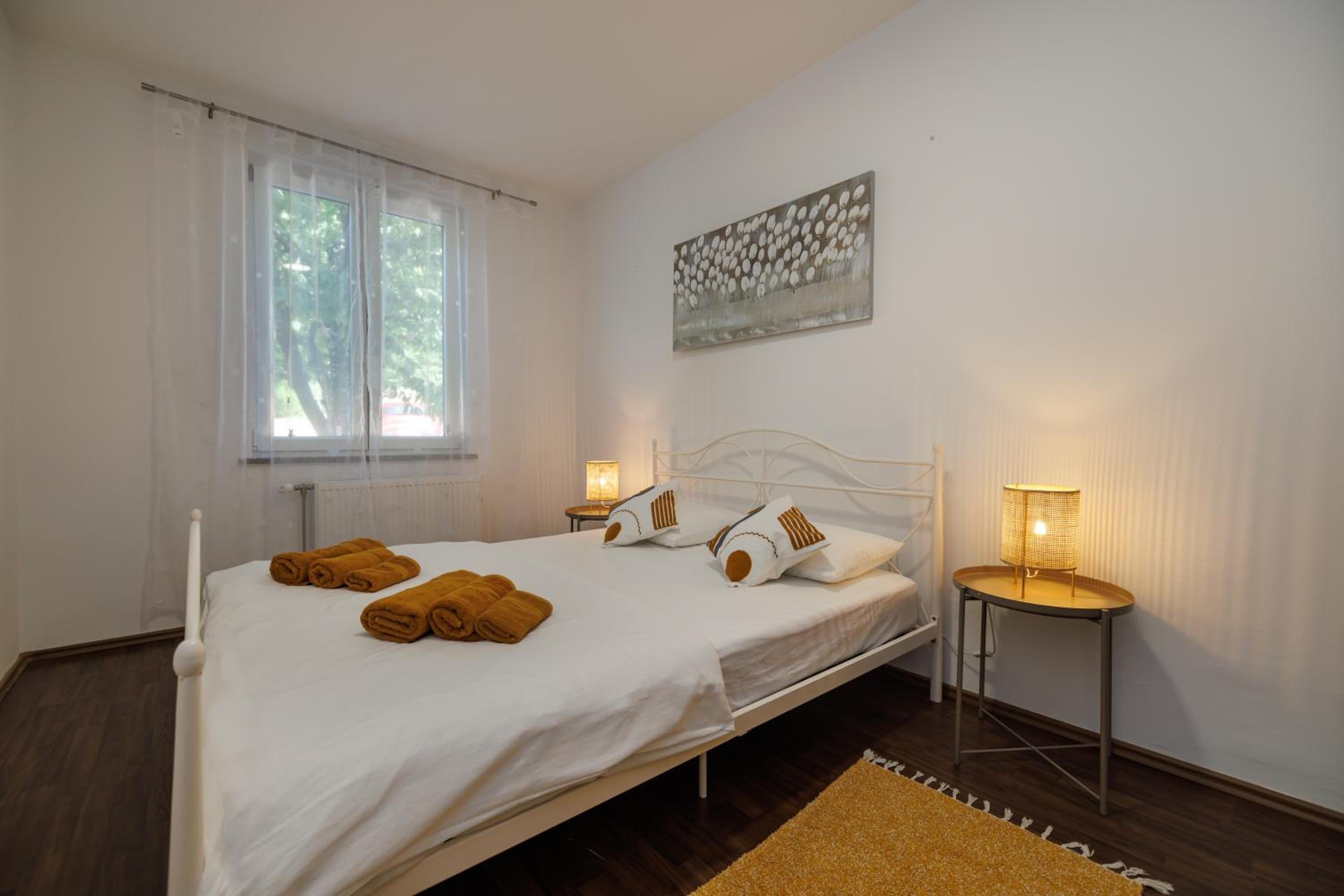 Apartment Oto Njivice