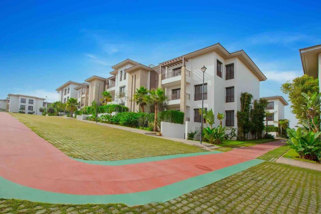 SuperHost Modern Condo 5 mins to the beach! view 2