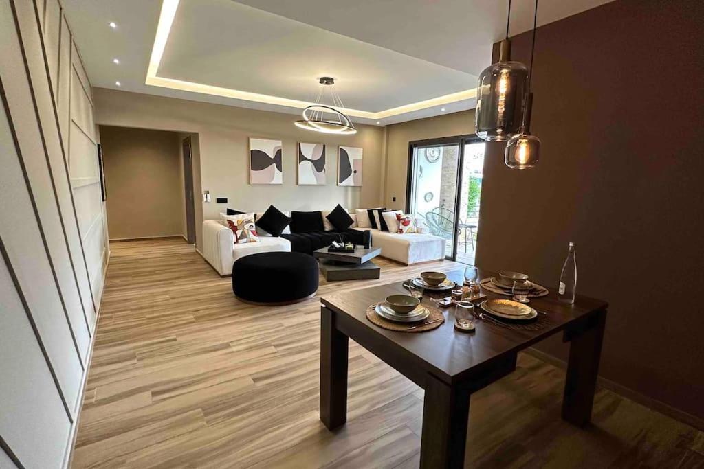 SuperHost Modern Condo 5 mins to the beach! view 4