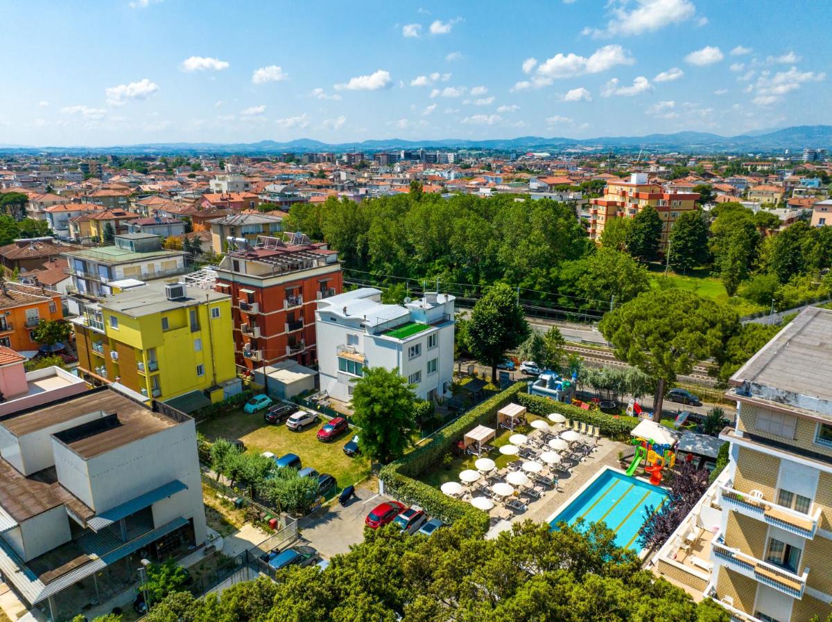 Hotel Lotus Hotel ALL INCLUSIVE & SPIAGGIA - Image 1