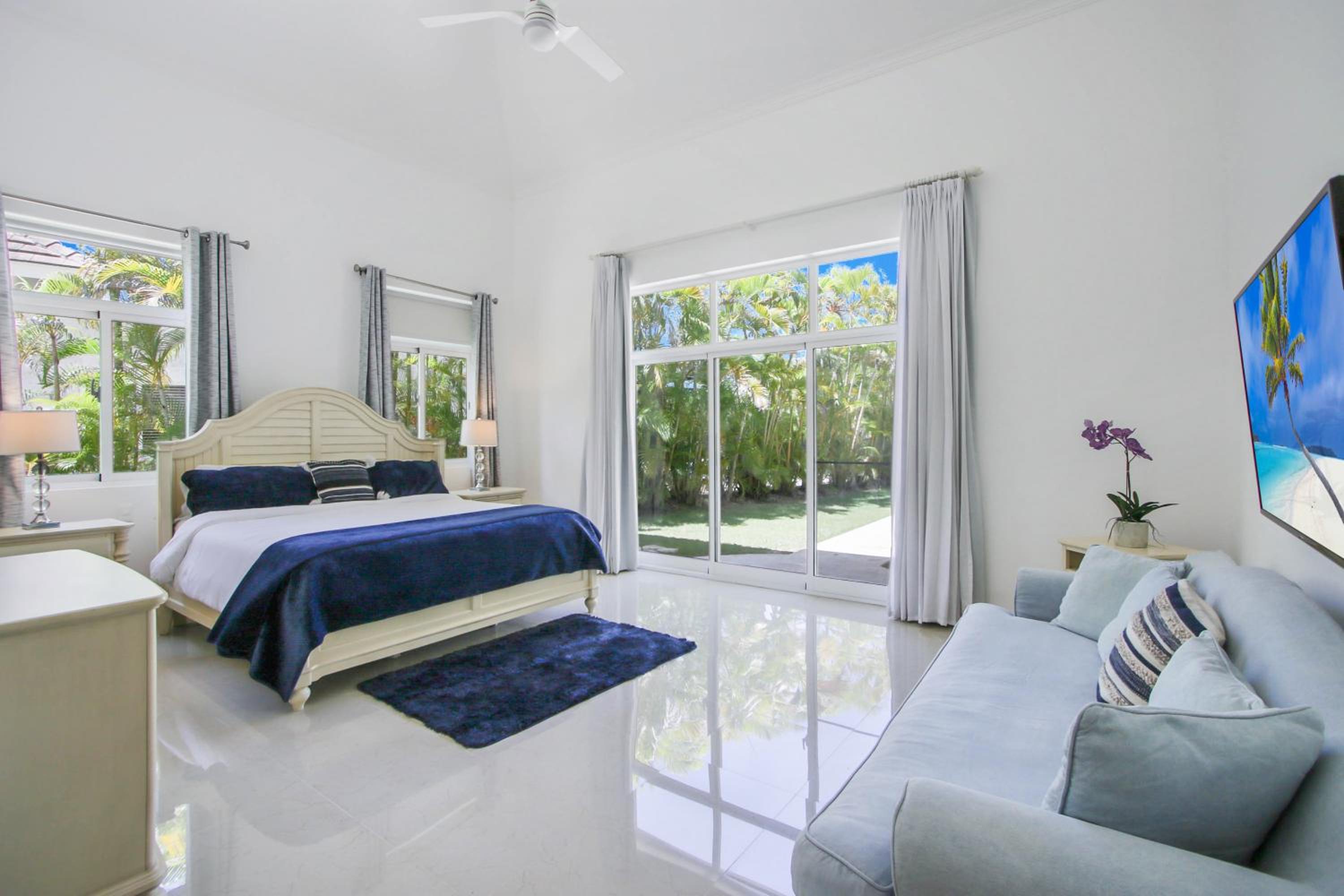 Stunning 3-Bedroom Villa with Pool, Jacuzzi and Maid near Bavaro Beach