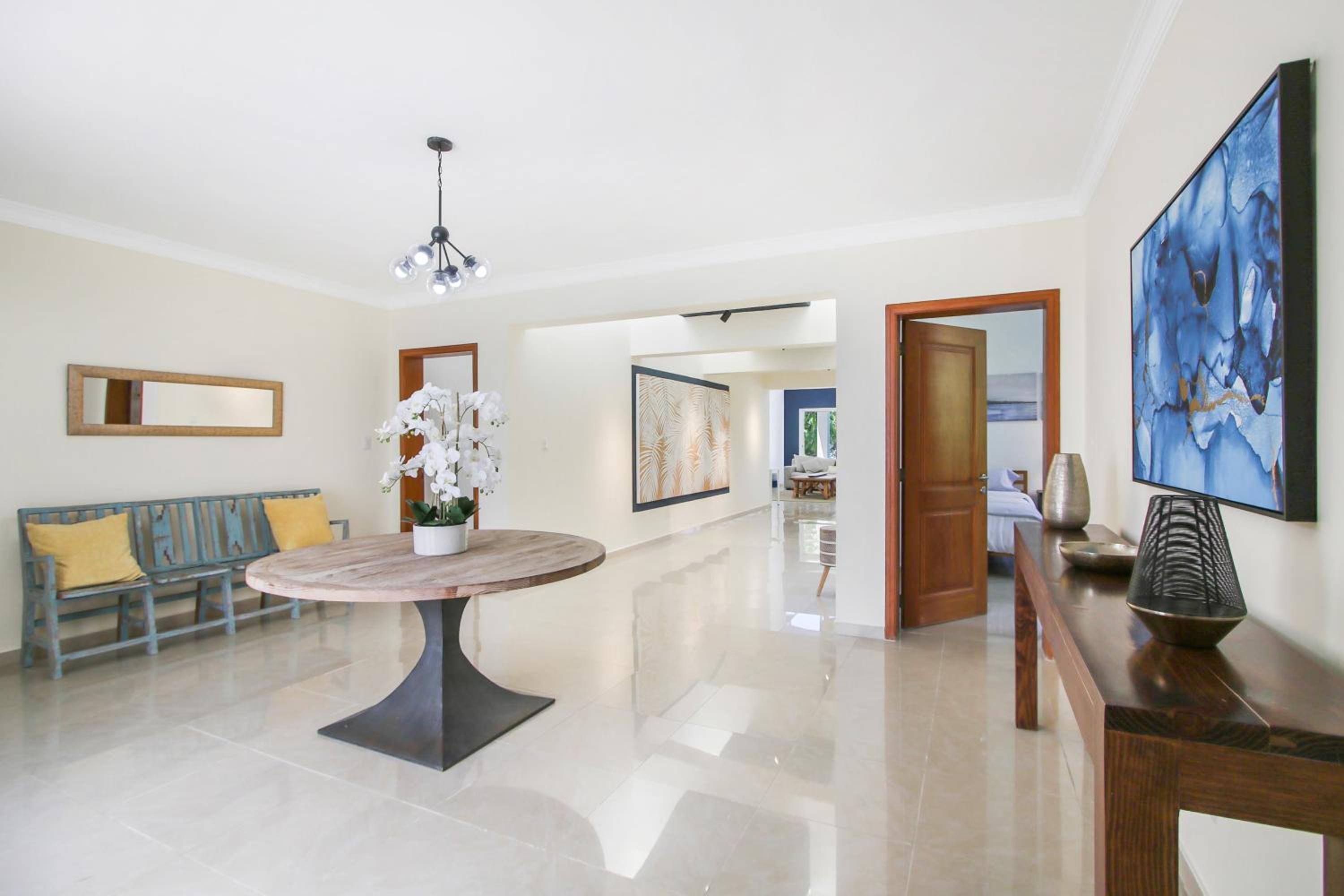 Stunning 3-Bedroom Villa with Pool, Jacuzzi and Maid near Bavaro Beach