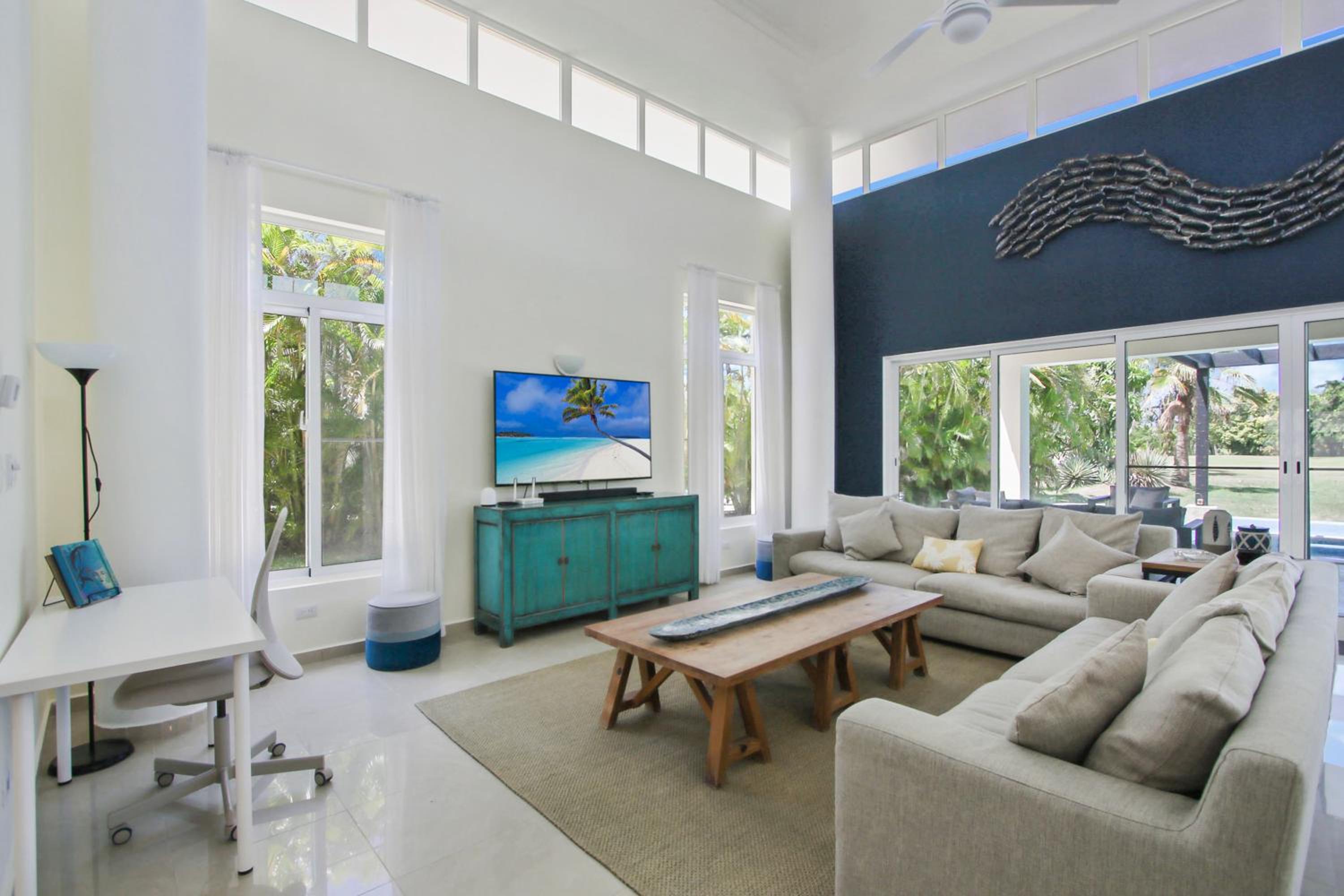 Stunning 3-Bedroom Villa with Pool, Jacuzzi and Maid near Bavaro Beach