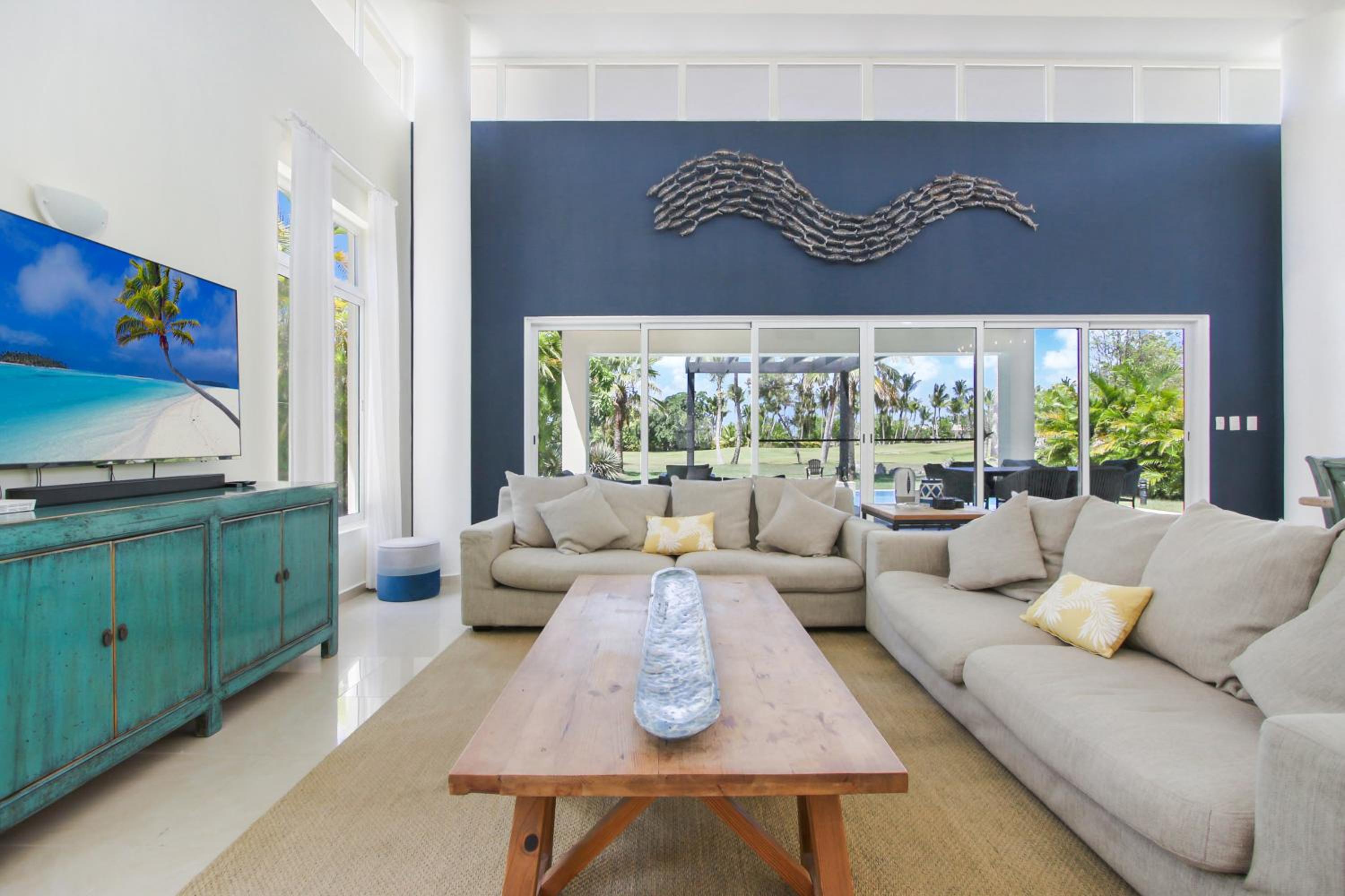 Stunning 3-Bedroom Villa with Pool, Jacuzzi and Maid near Bavaro Beach