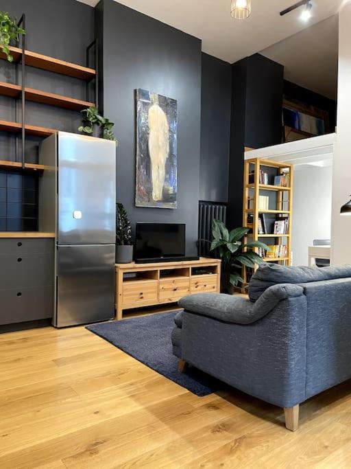 The Artist Residence / 1 bedroom w/ Piano next to a Park view 2