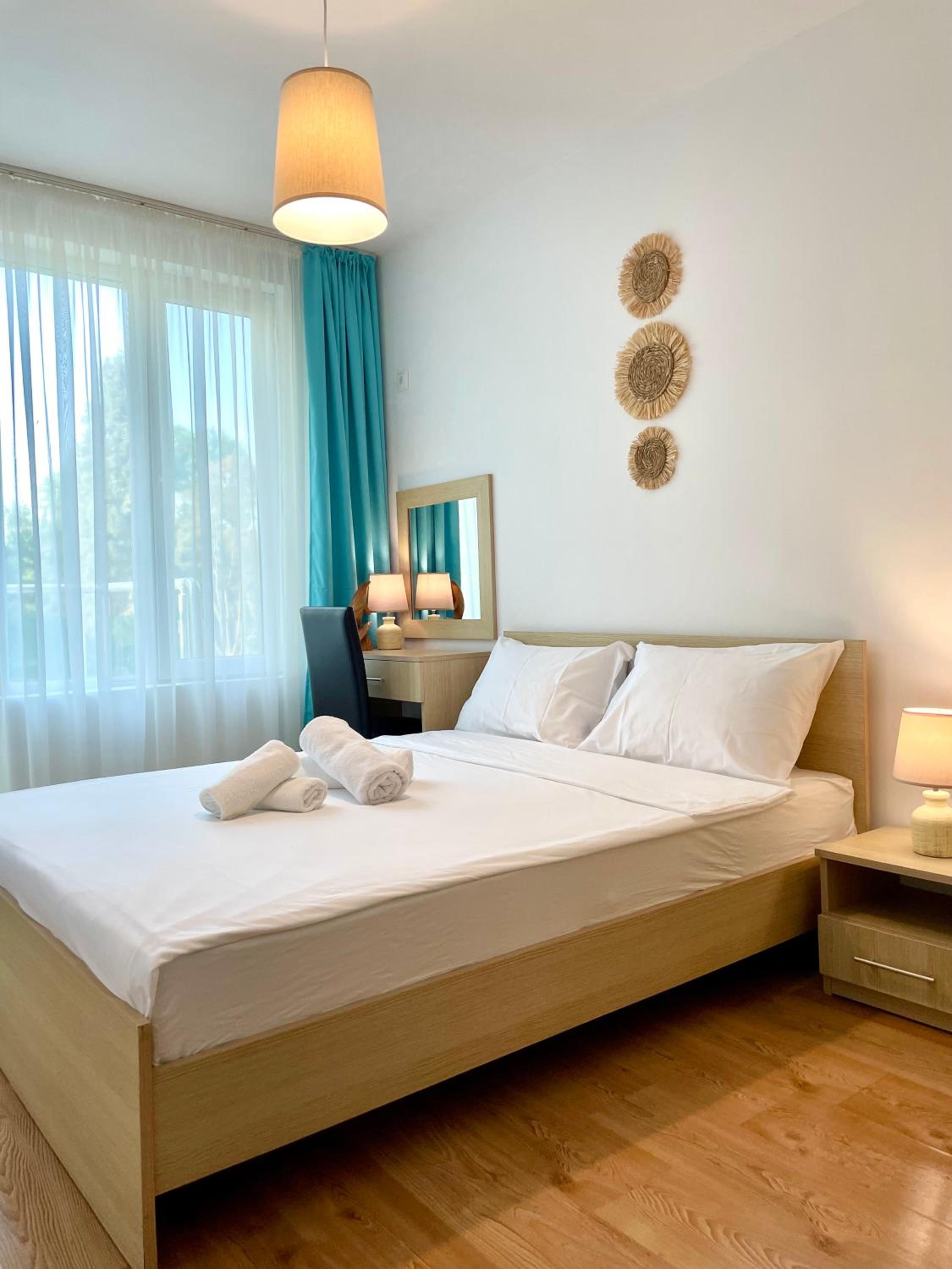 Budget First Sea Line Apt. FLORA