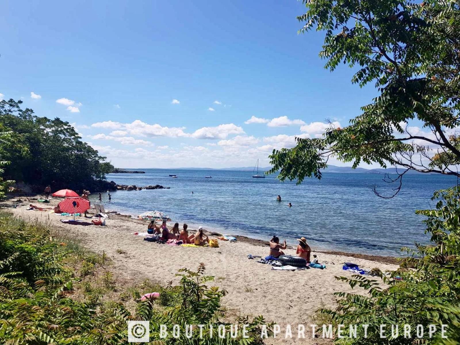 Budget First Sea Line Apt. FLORA