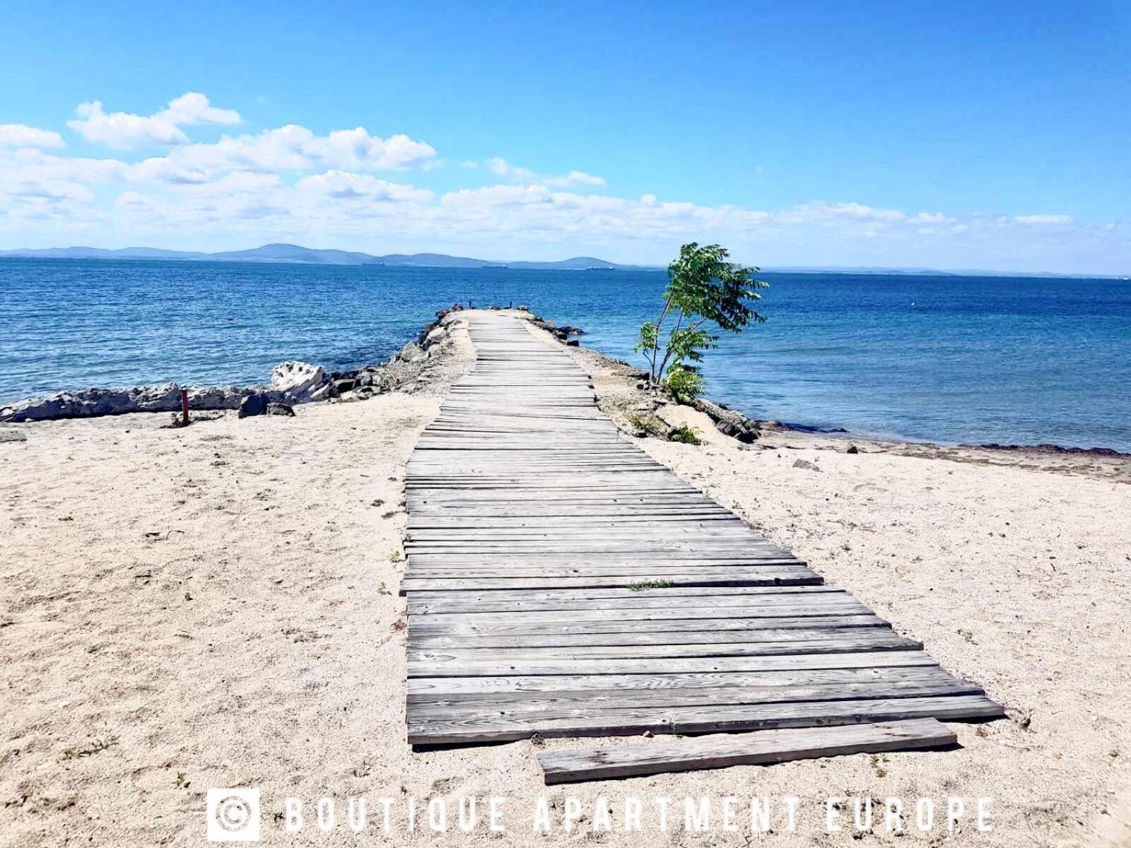 Budget First Sea Line Apt. FLORA
